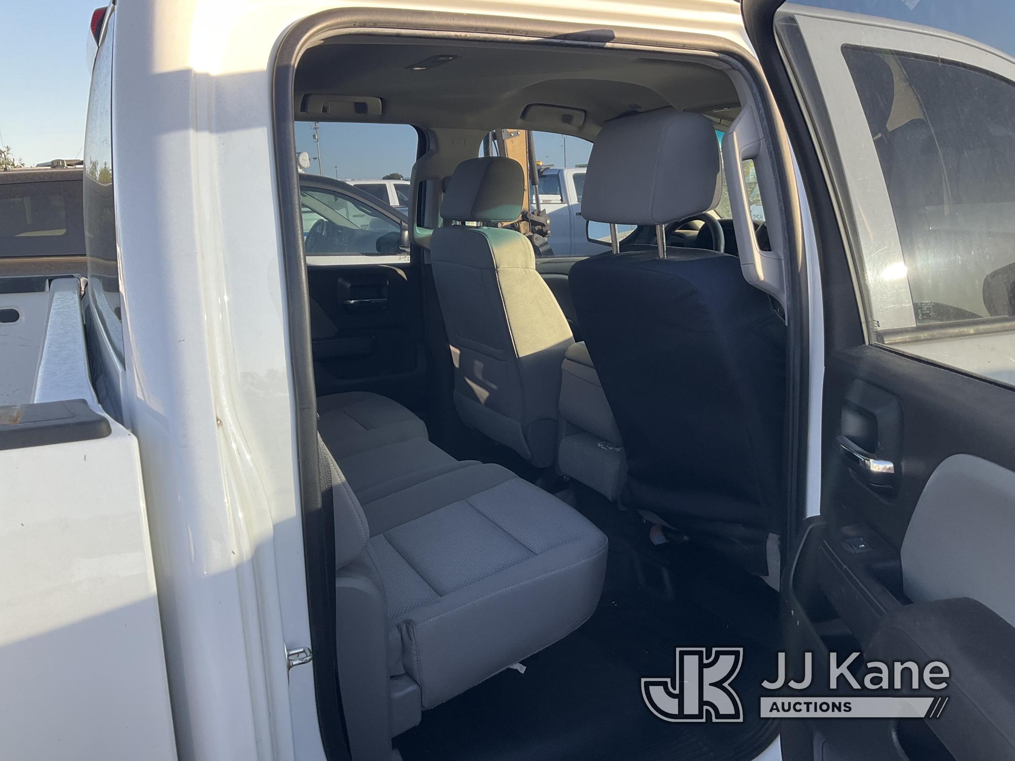 (Dixon, CA) 2018 GMC Sierra 1500 4x4 Crew-Cab Pickup Truck Runs & Moves) (Monitors, Tire Light Is On