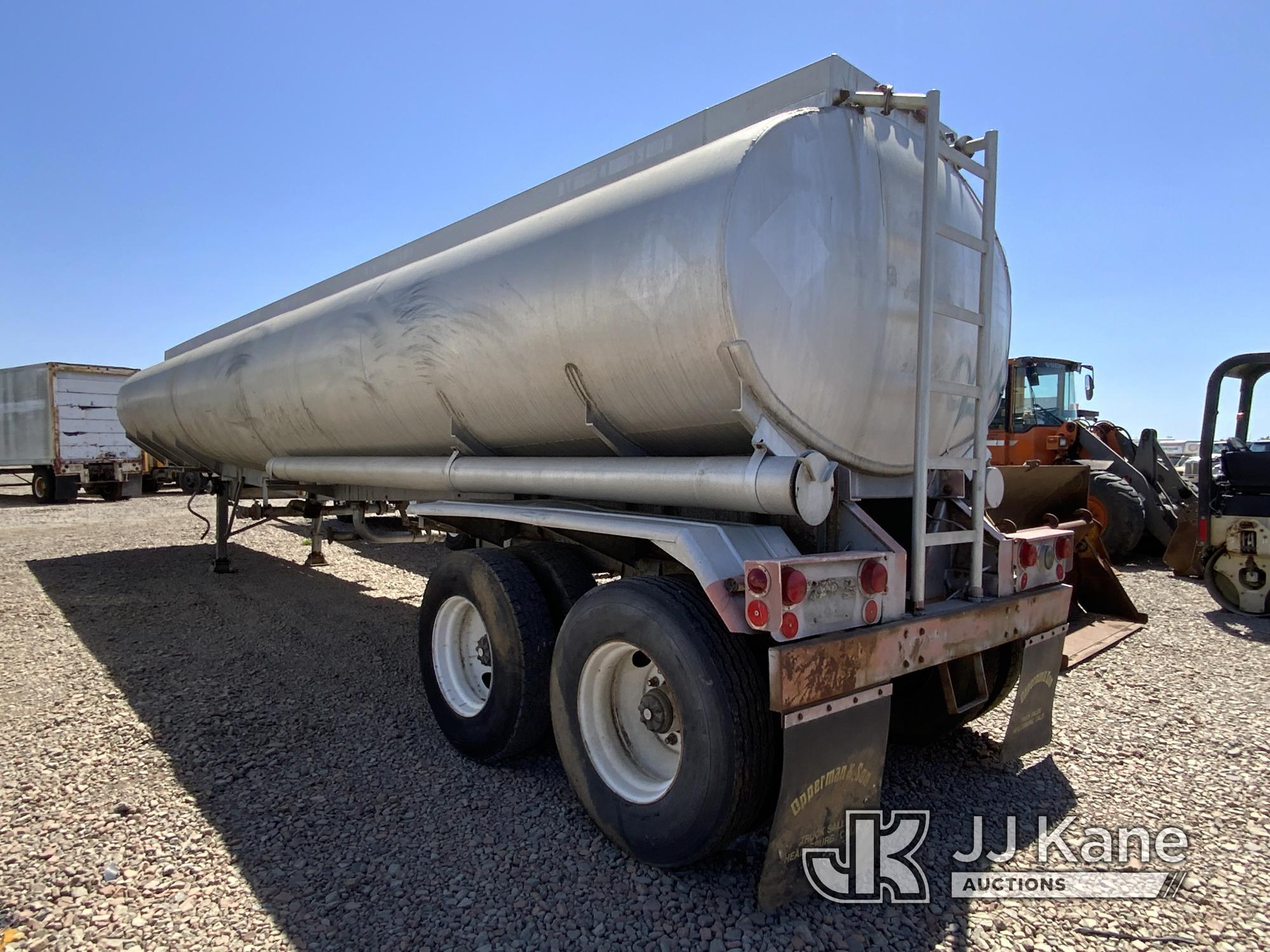 (Dixon, CA) 1975 SEMI WATER TANK TRAILER (Used) NOTE: This unit is being sold AS IS/WHERE IS via Tim