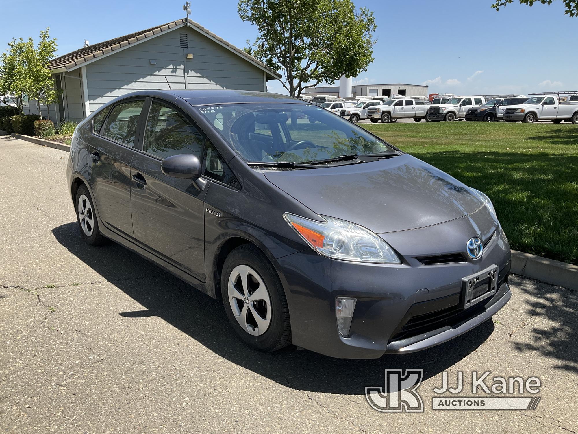 (Dixon, CA) 2014 Toyota Prius 4-Door Hybrid Sedan Runs & Moves