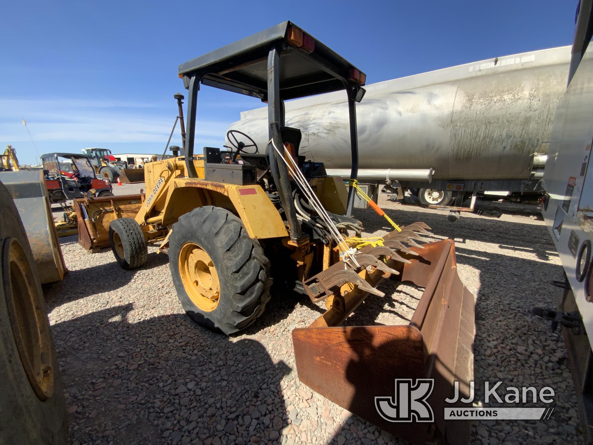 (Dixon, CA) John Deere 210C Rubber Tired Tractor Loader Non Running, No Battery