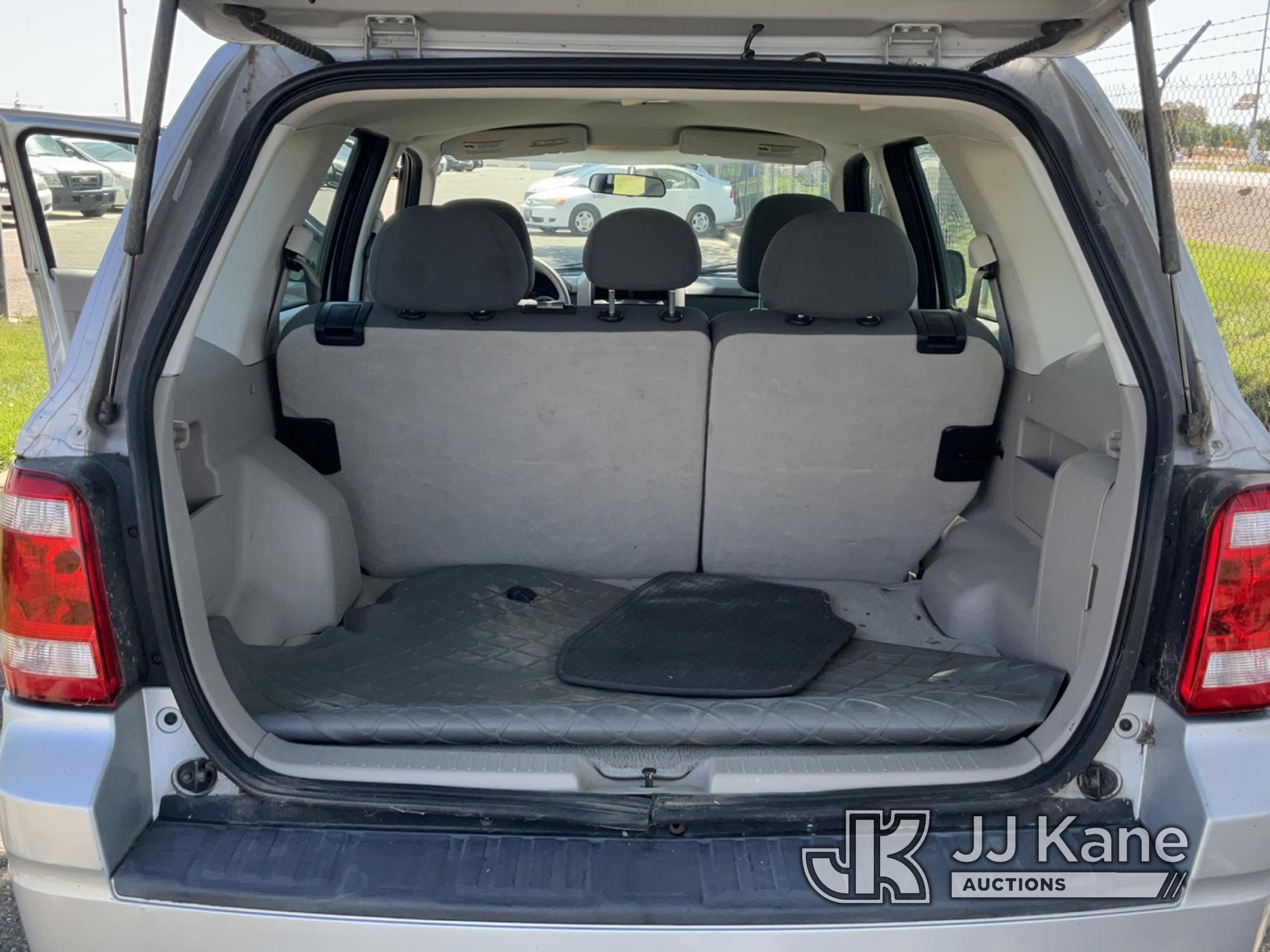 (Dixon, CA) 2008 Ford Escape 4x4 4-Door Sport Utility Vehicle Runs & Moves, Does Not Shift