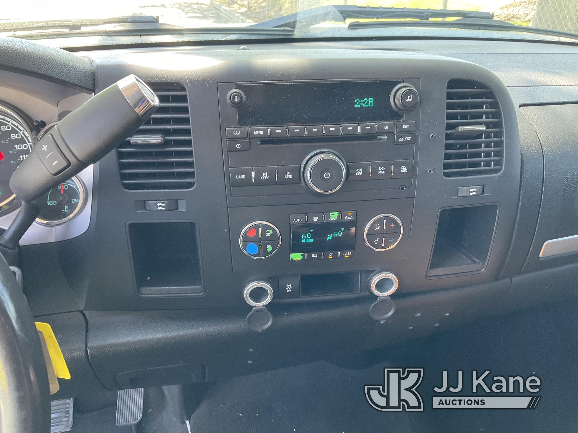 (Dixon, CA) 2013 GMC Sierra1500 Crew-Cab Pickup Truck Runs & Moves) (Paint Damage