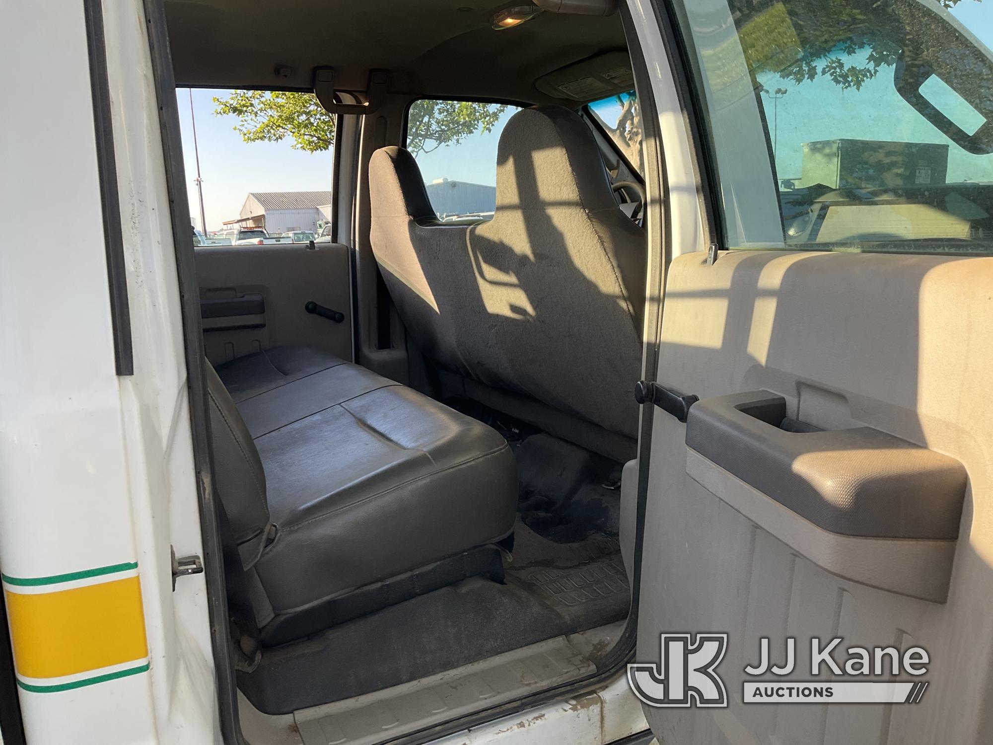 (Dixon, CA) 2009 Ford F350 4x4 Crew-Cab Pickup Truck Runs & Moves) (ABS Light Is On, Driver Side Mir