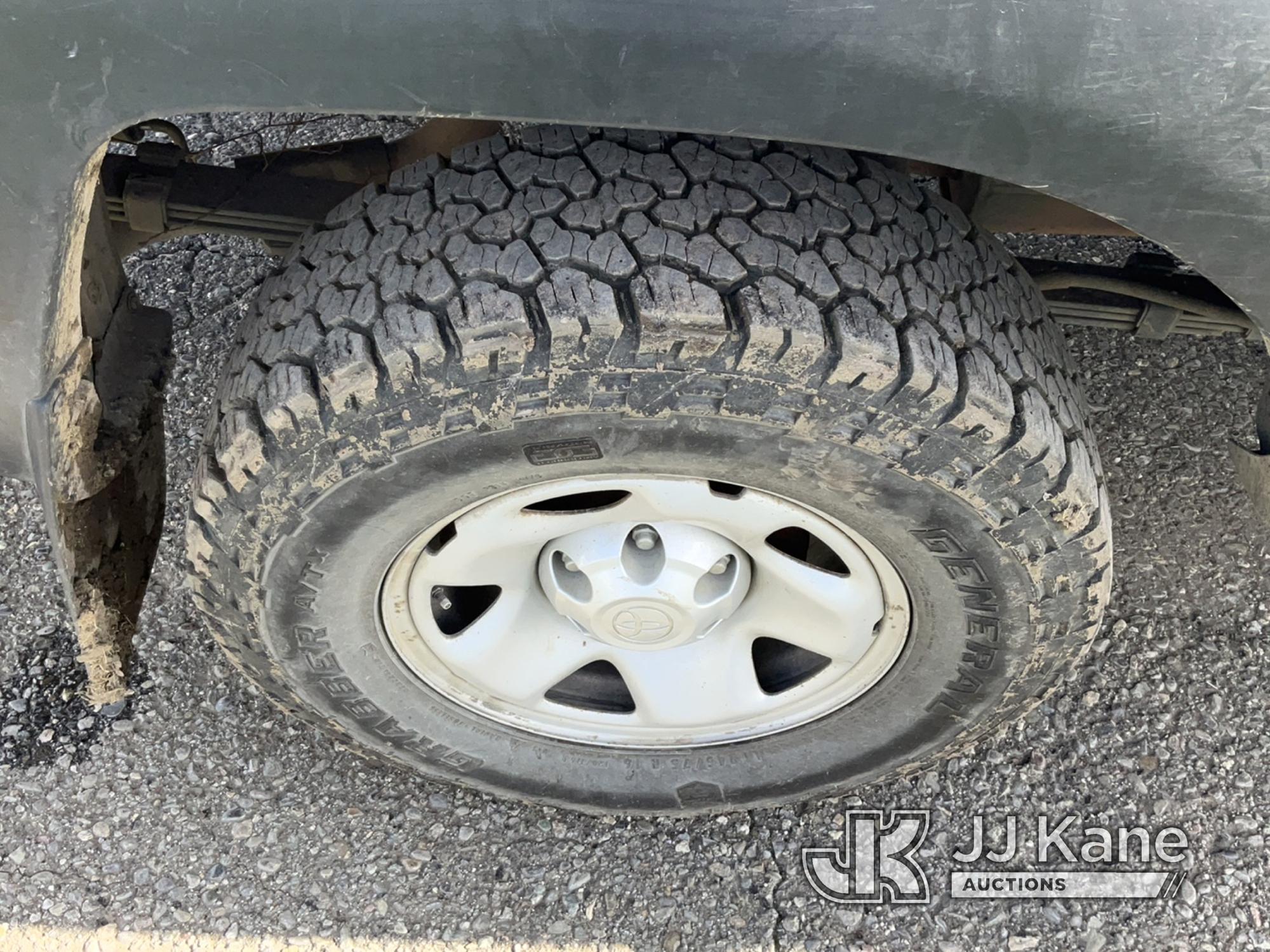 (Dixon, CA) 2015 Toyota Tacoma 4x4 Extended-Cab Pickup Truck Runs & Moves, Hood Will Not Latch Shut,