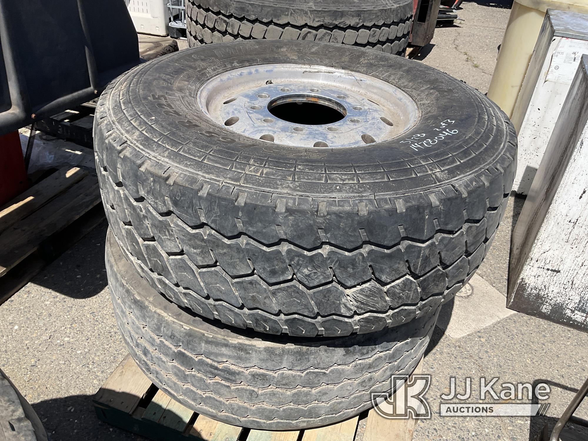 (Dixon, CA) (3) Pallets with Semi Truck Tires (4) 425/65 R 22.5 (2) 445/65 R 22.5 NOTE: This unit is
