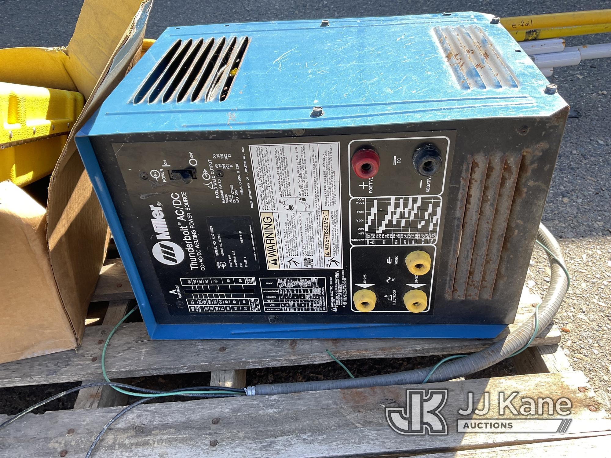 (Dixon, CA) Pallet with Miscellaneous Tools NOTE: This unit is being sold AS IS/WHERE IS via Timed A