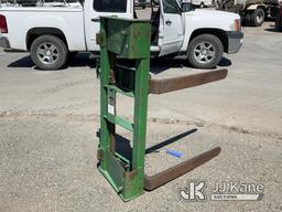 (Dixon, CA) John Deer Pallet Fork attachment for Front End Loader. (Used) NOTE: This unit is being s