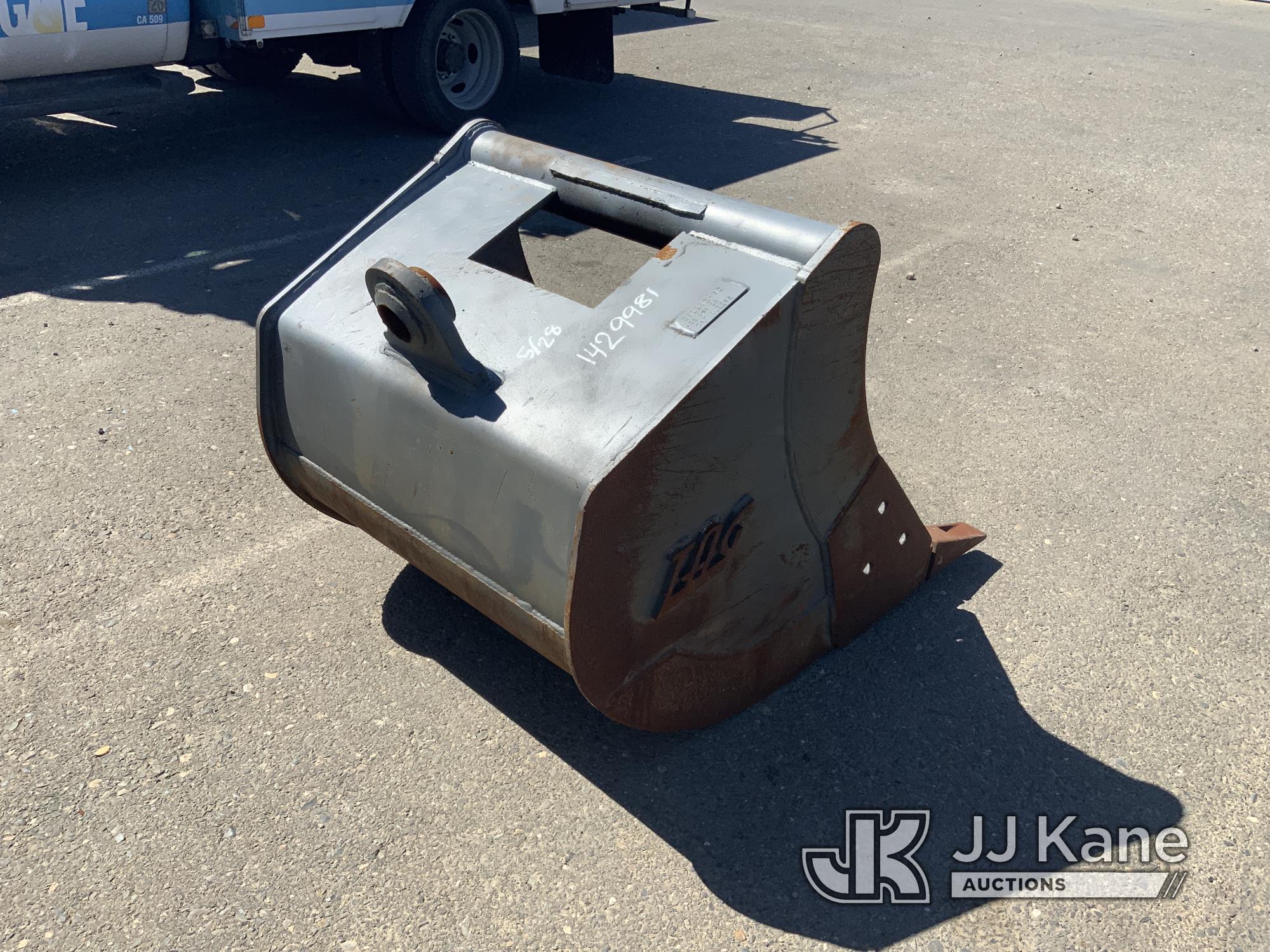 (Dixon, CA) 36in Excavator Digging Bucket NOTE: This unit is being sold AS IS/WHERE IS via Timed Auc