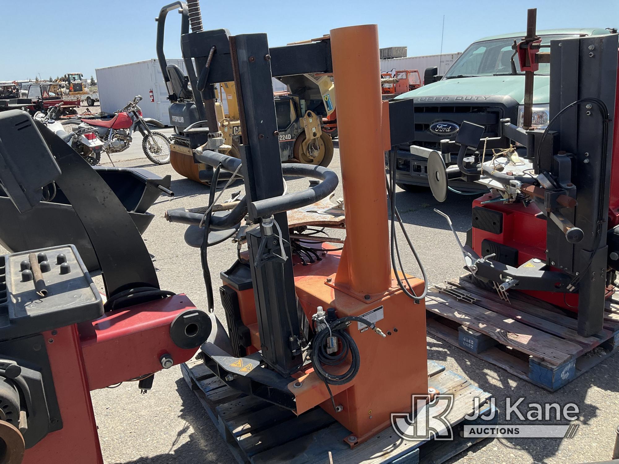 (Dixon, CA) Daytona Tire Changer (Used) NOTE: This unit is being sold AS IS/WHERE IS via Timed Aucti