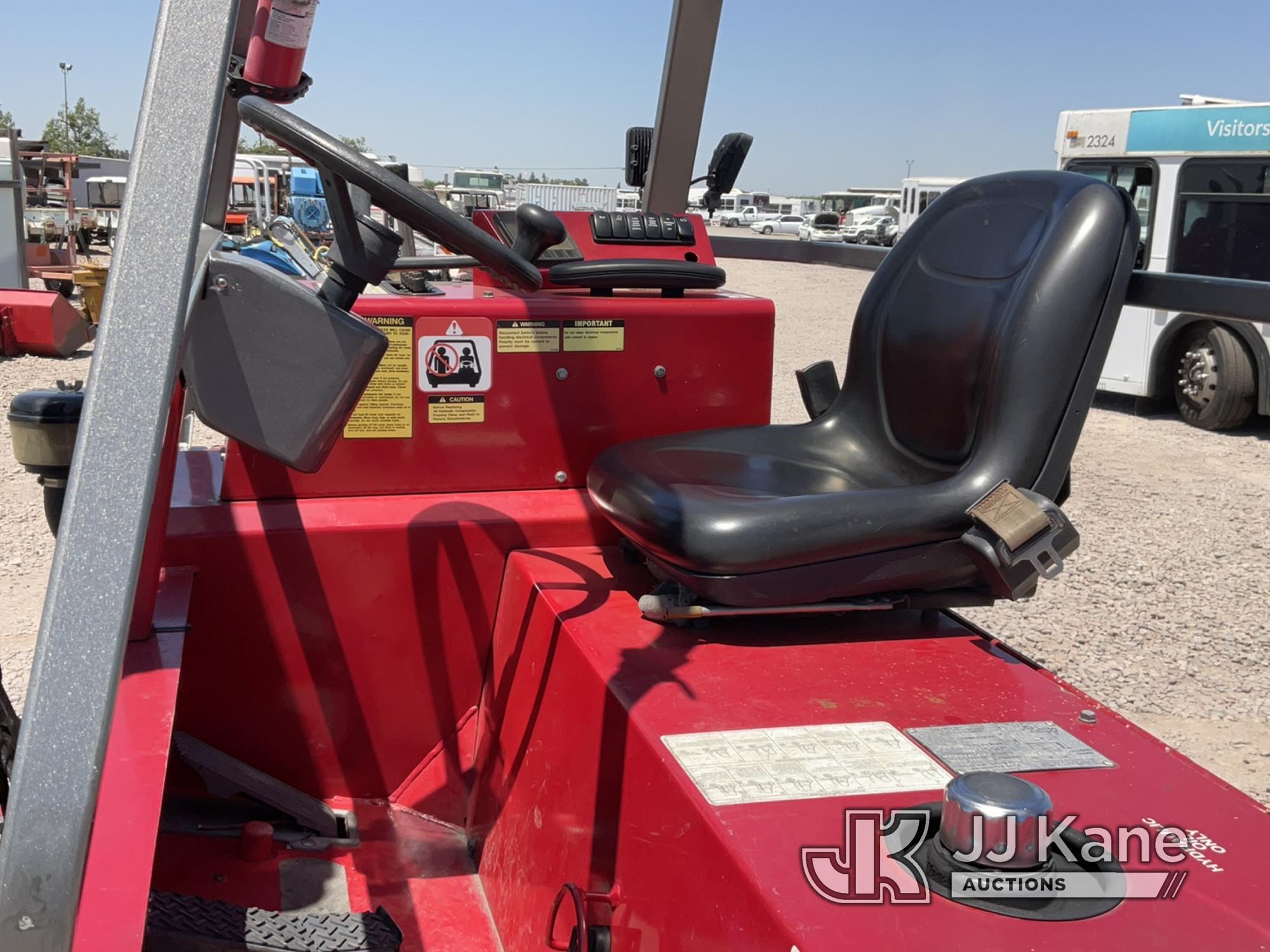 (Dixon, CA) 2019 Navigator RT-5500 Piggyback Forklift Runs, Moves & Operates