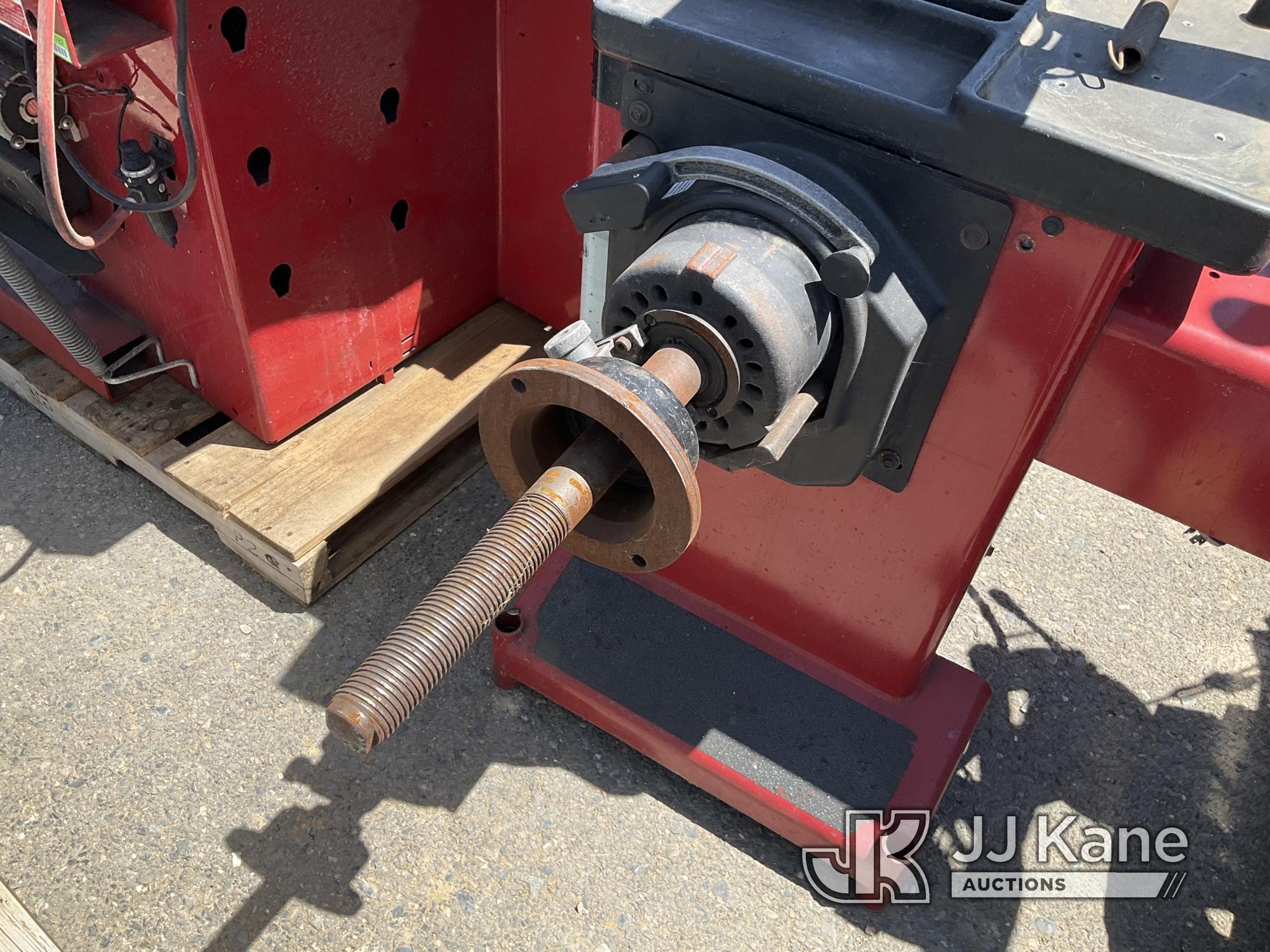 (Dixon, CA) Coats v200 Wheel Balancer (Used) NOTE: This unit is being sold AS IS/WHERE IS via Timed