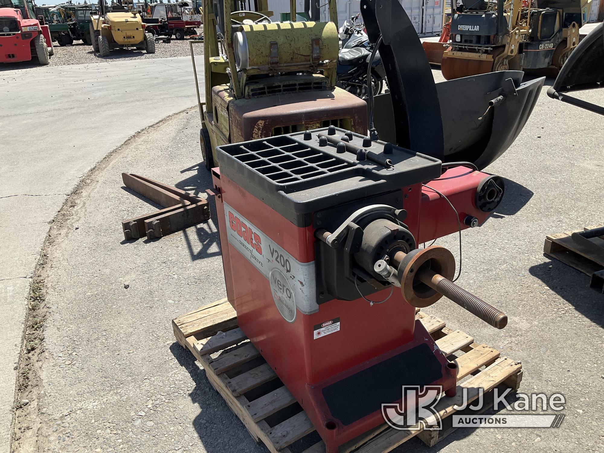 (Dixon, CA) Coats v200 Wheel Balancer (Used) NOTE: This unit is being sold AS IS/WHERE IS via Timed