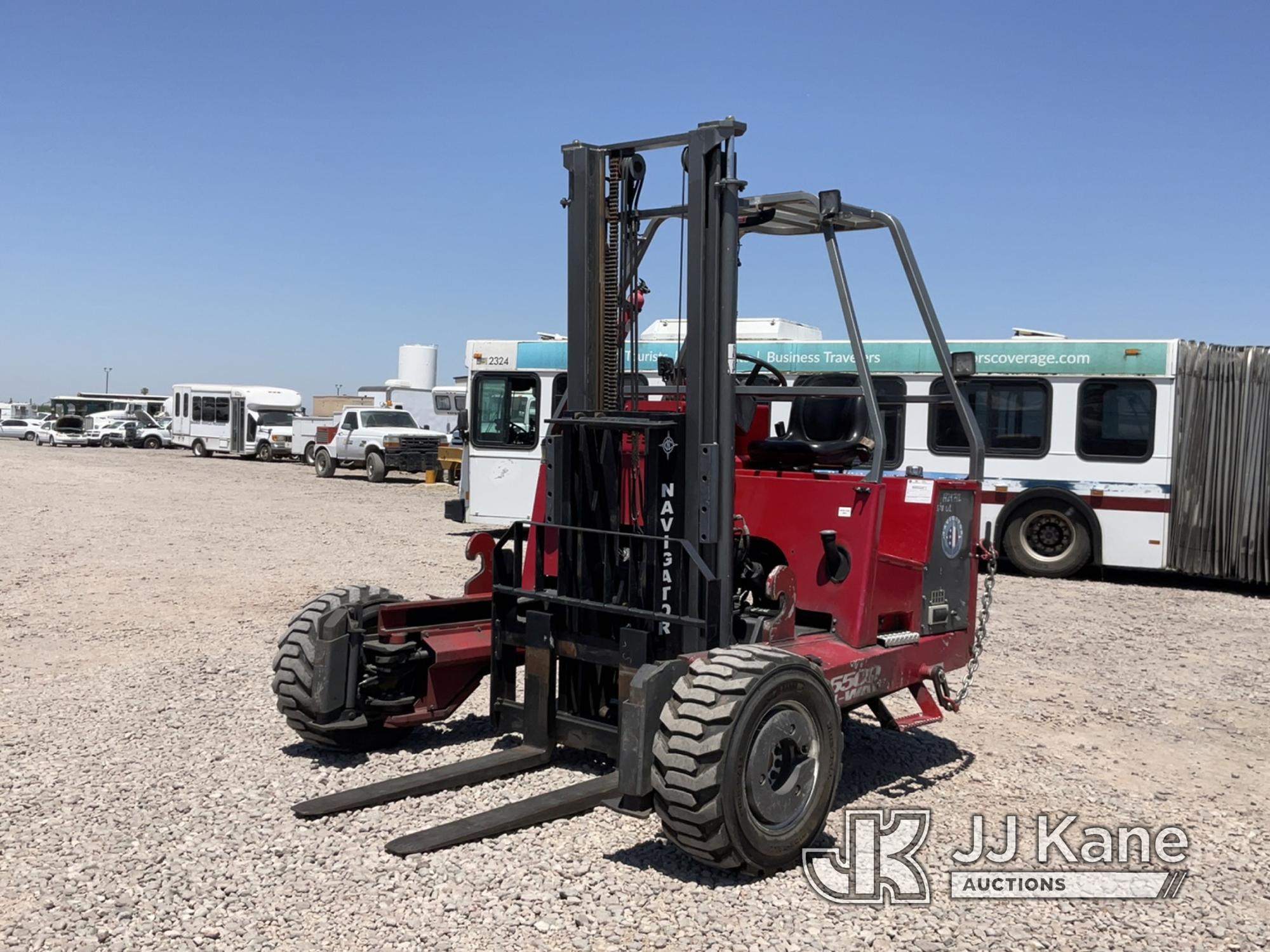 (Dixon, CA) 2019 Navigator RT-5500 Piggyback Forklift Runs, Moves & Operates