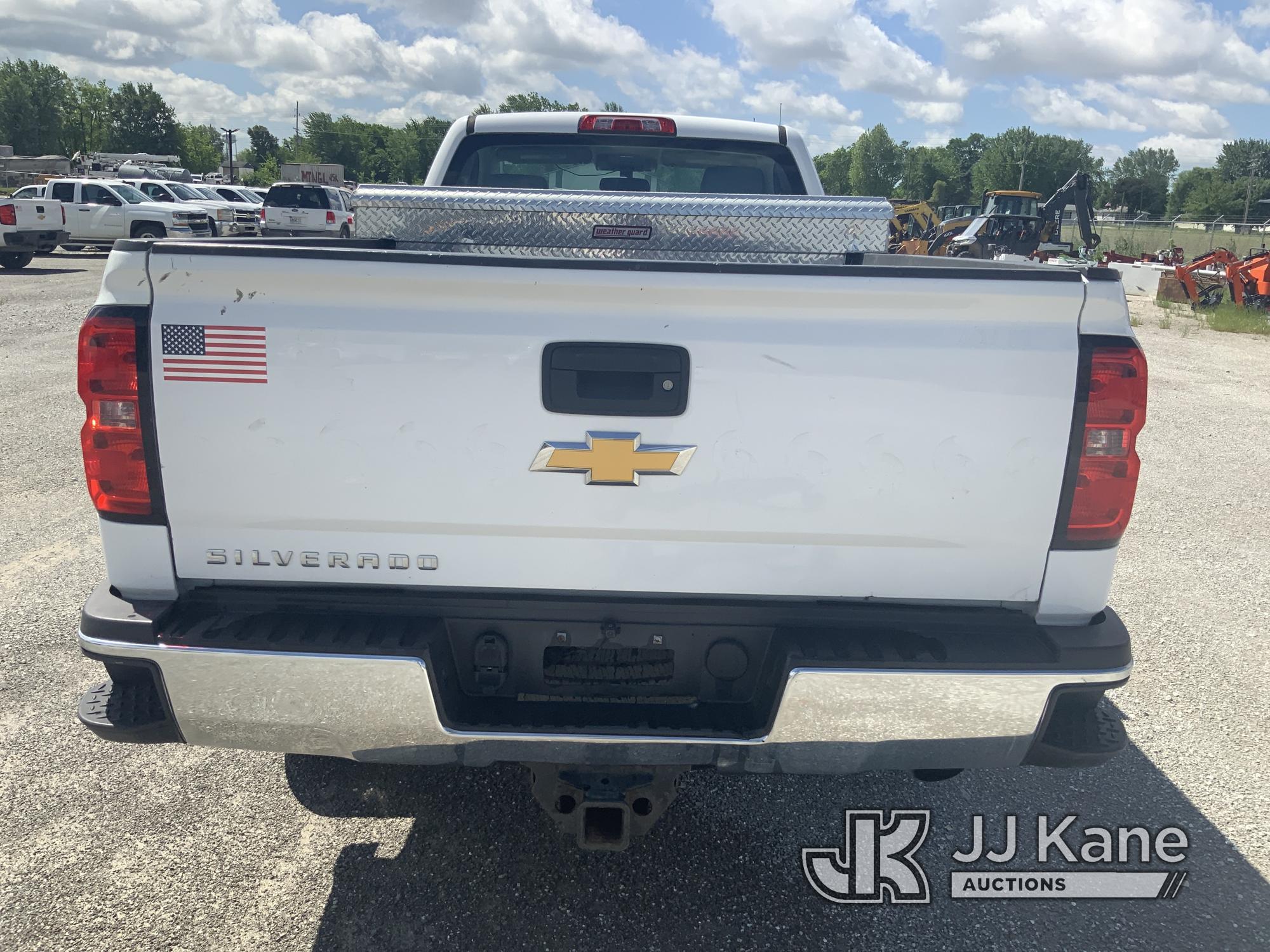 (Hawk Point, MO) 2015 Chevrolet Silverado 2500HD Pickup Truck Runs & Moves.