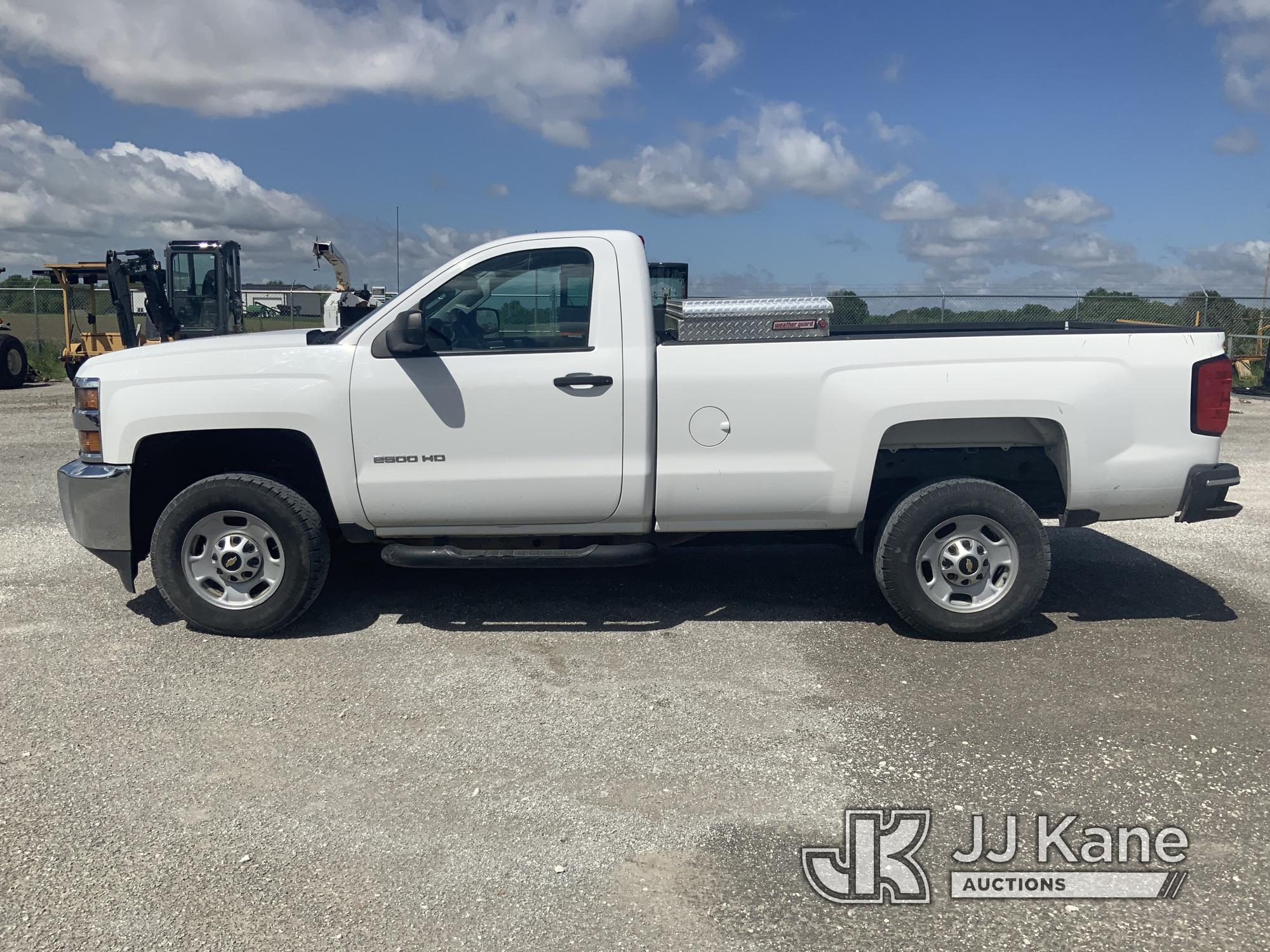 (Hawk Point, MO) 2015 Chevrolet Silverado 2500HD Pickup Truck Runs & Moves.