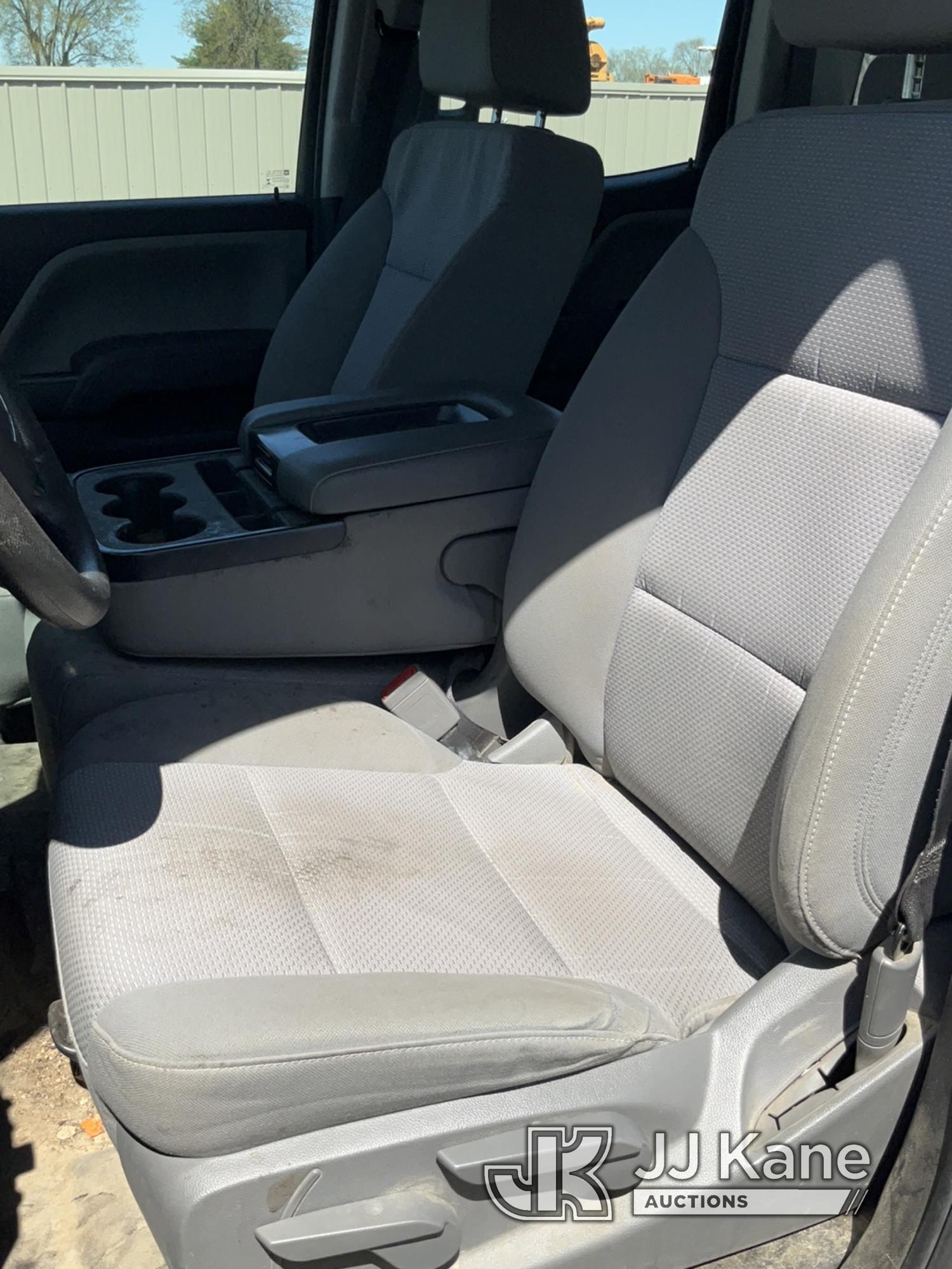 (South Beloit, IL) 2018 GMC Sierra 1500 4x4 Extended-Cab Pickup Truck Runs, Moves, Body Damage, Pain