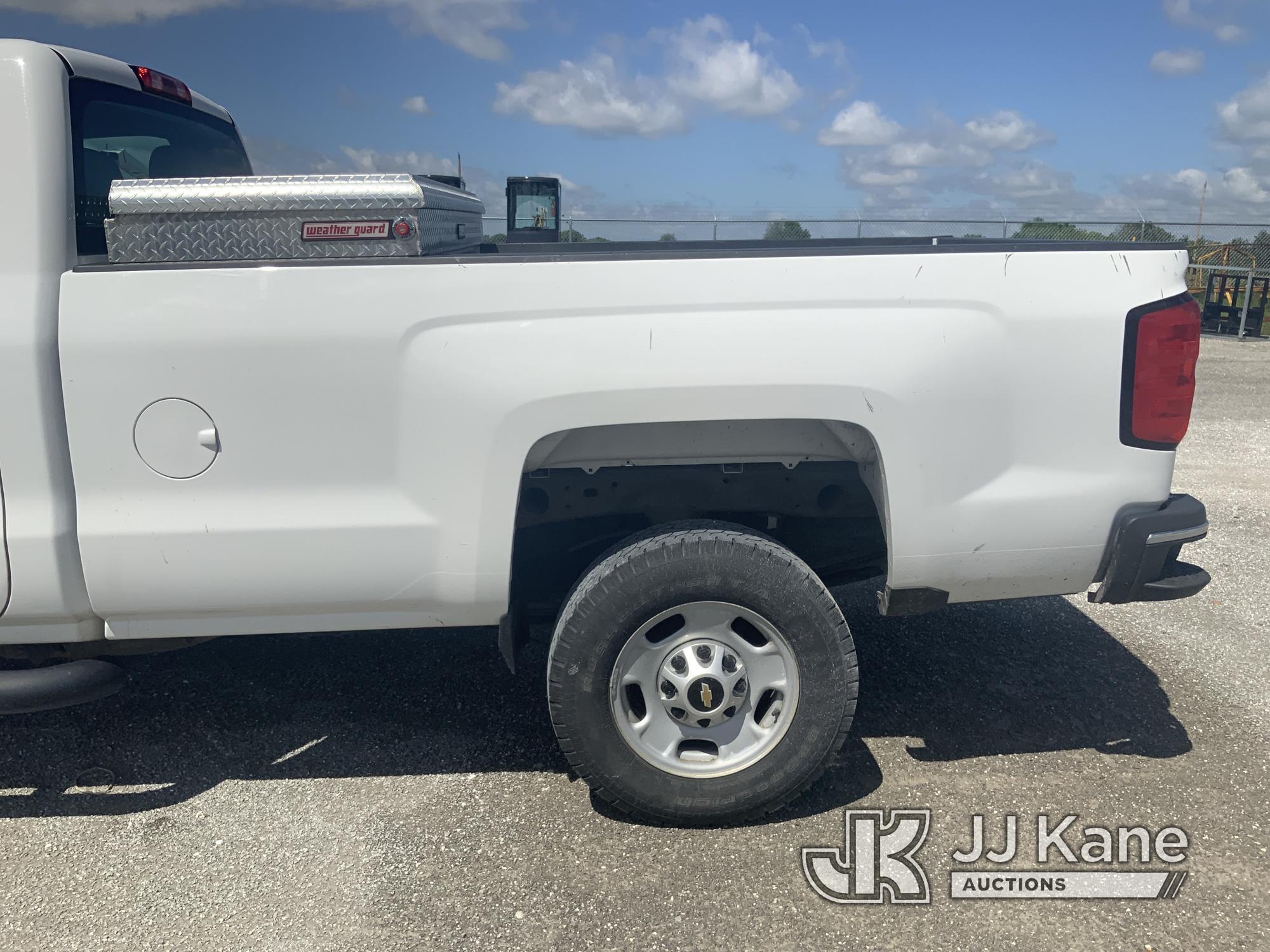 (Hawk Point, MO) 2015 Chevrolet Silverado 2500HD Pickup Truck Runs & Moves.