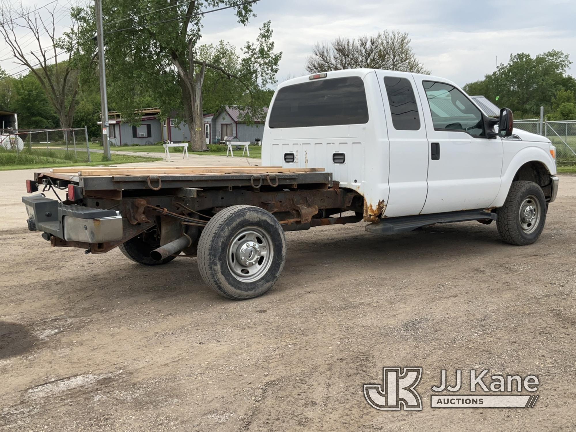 (South Beloit, IL) 2011 Ford F350 4x4 Extended-Cab Pickup Truck Runs, Moves, Rust Damage, Paint Dama