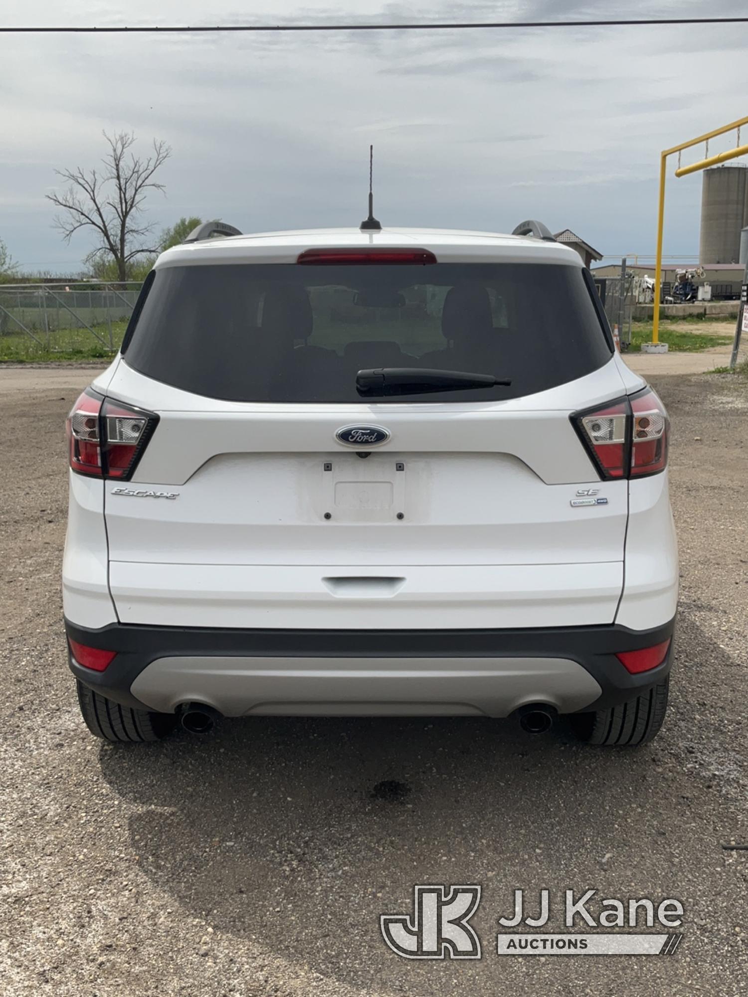 (South Beloit, IL) 2018 Ford Escape 4x4 4-Door Sport Utility Vehicle Runs & Moves) (Check Engine Lig