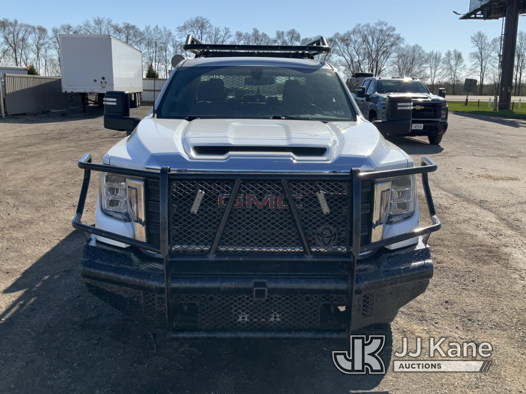 (South Beloit, IL) 2020 GMC Sierra 2500HD 4x4 Crew-Cab Pickup Truck Runs & Moves) (Paint Damage