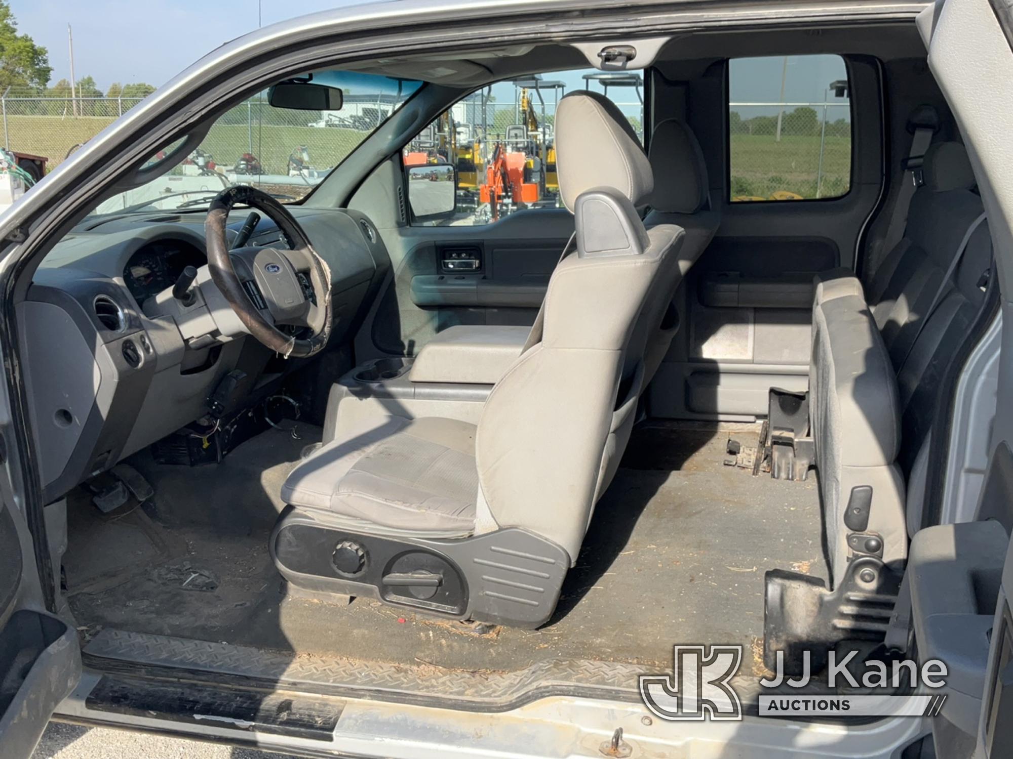 (Hawk Point, MO) 2008 Ford F150 4x4 Extended-Cab Pickup Truck Not Running & Condition Unknown) (Stuc