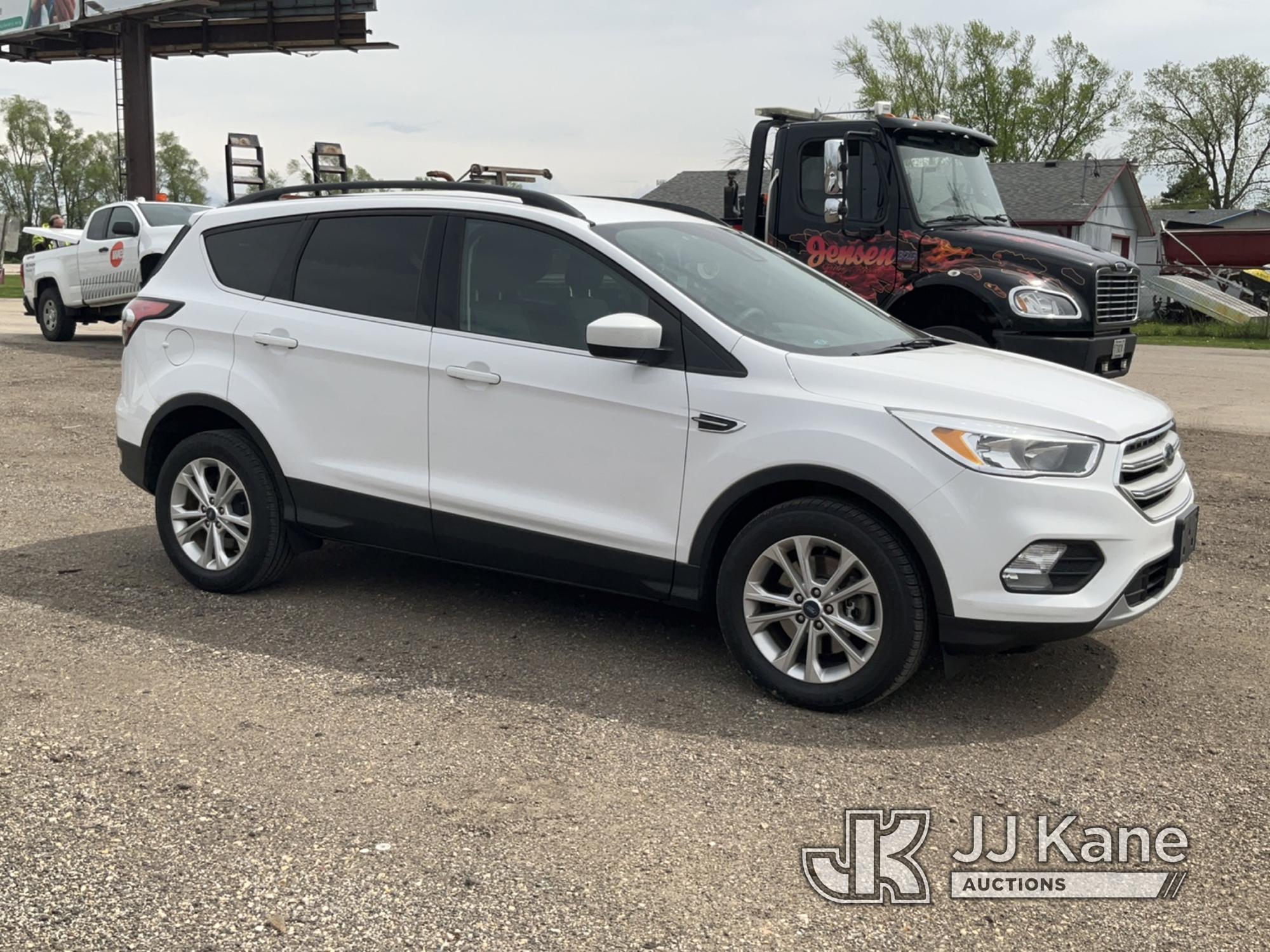 (South Beloit, IL) 2018 Ford Escape 4x4 4-Door Sport Utility Vehicle Runs & Moves) (Check Engine Lig