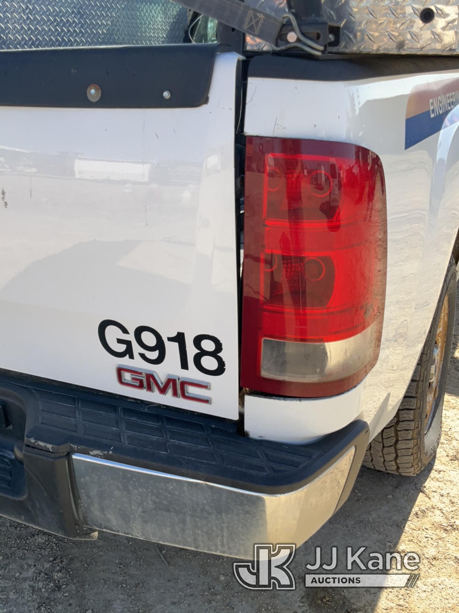 (South Beloit, IL) 2011 GMC Sierra 1500 4x4 Pickup Truck Runs, Moves, Rust Damage, Body Damage, Truc