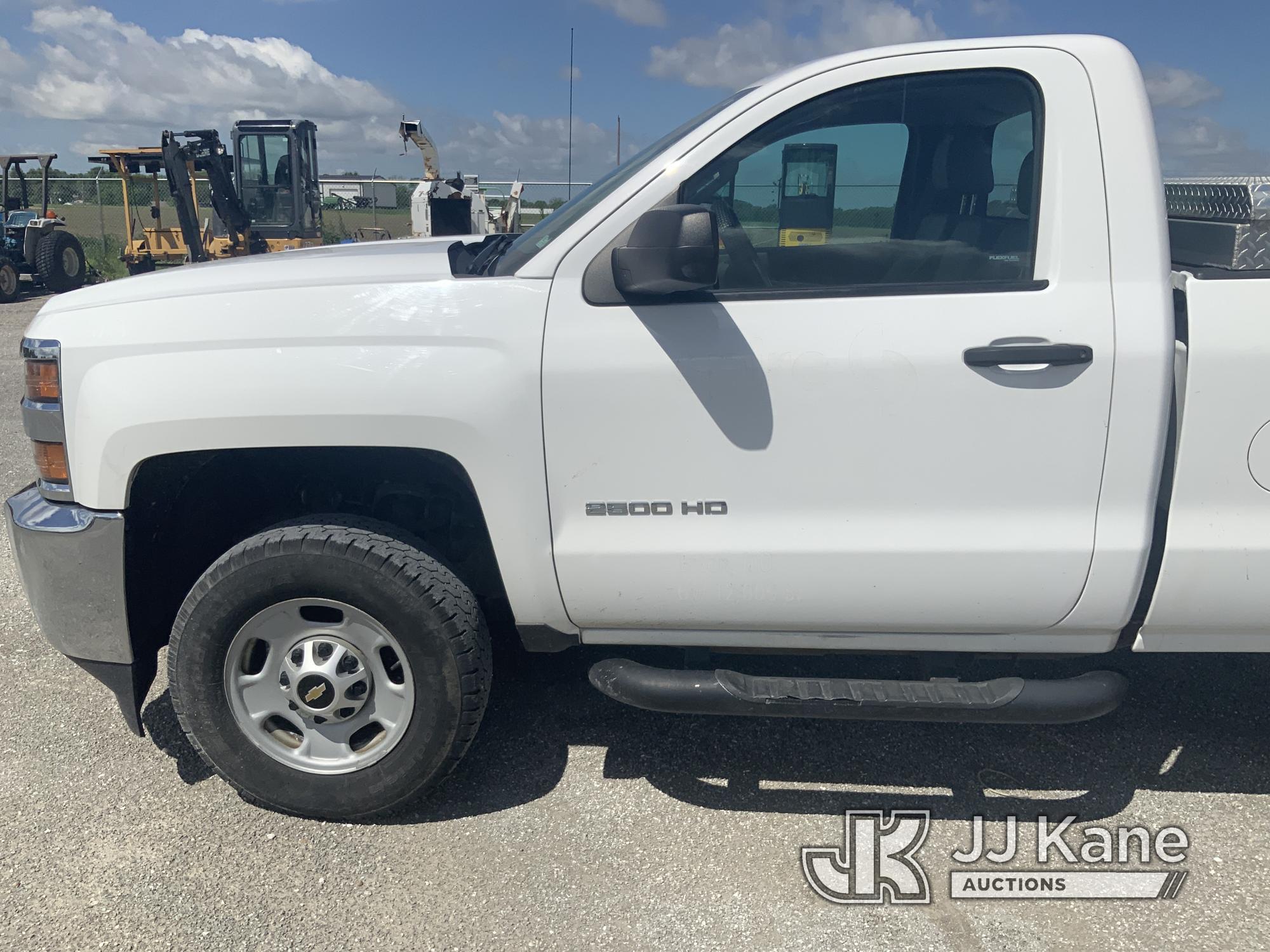 (Hawk Point, MO) 2015 Chevrolet Silverado 2500HD Pickup Truck Runs & Moves.