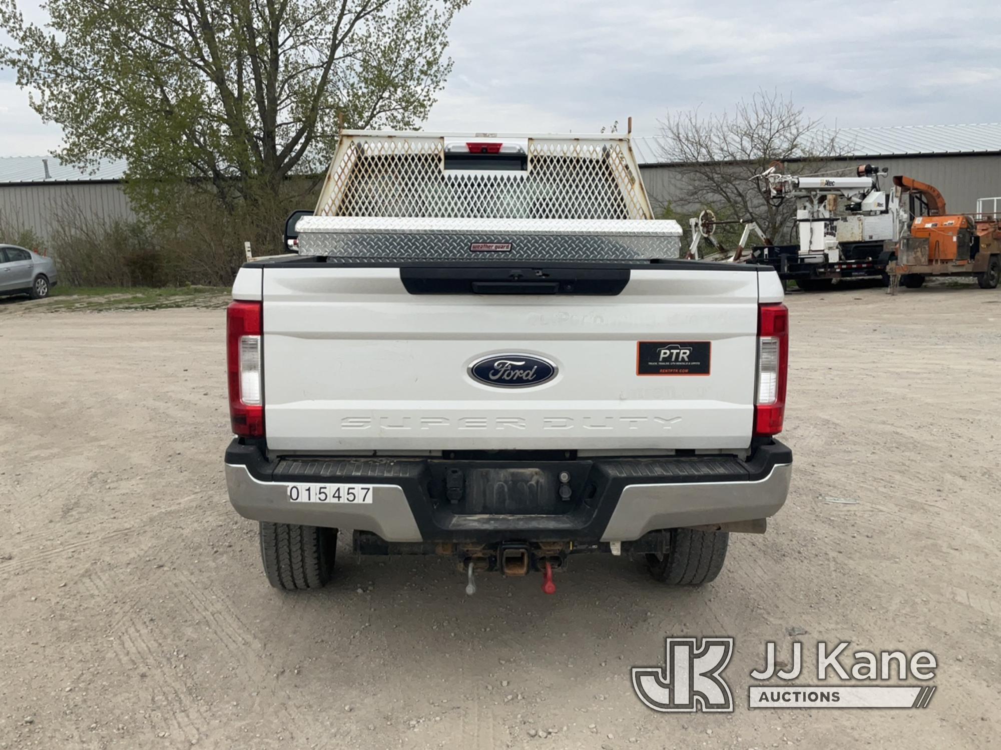 (Des Moines, IA) 2017 Ford F350 4x4 Crew-Cab Pickup Truck Runs & Moves)  (Check Engine Light