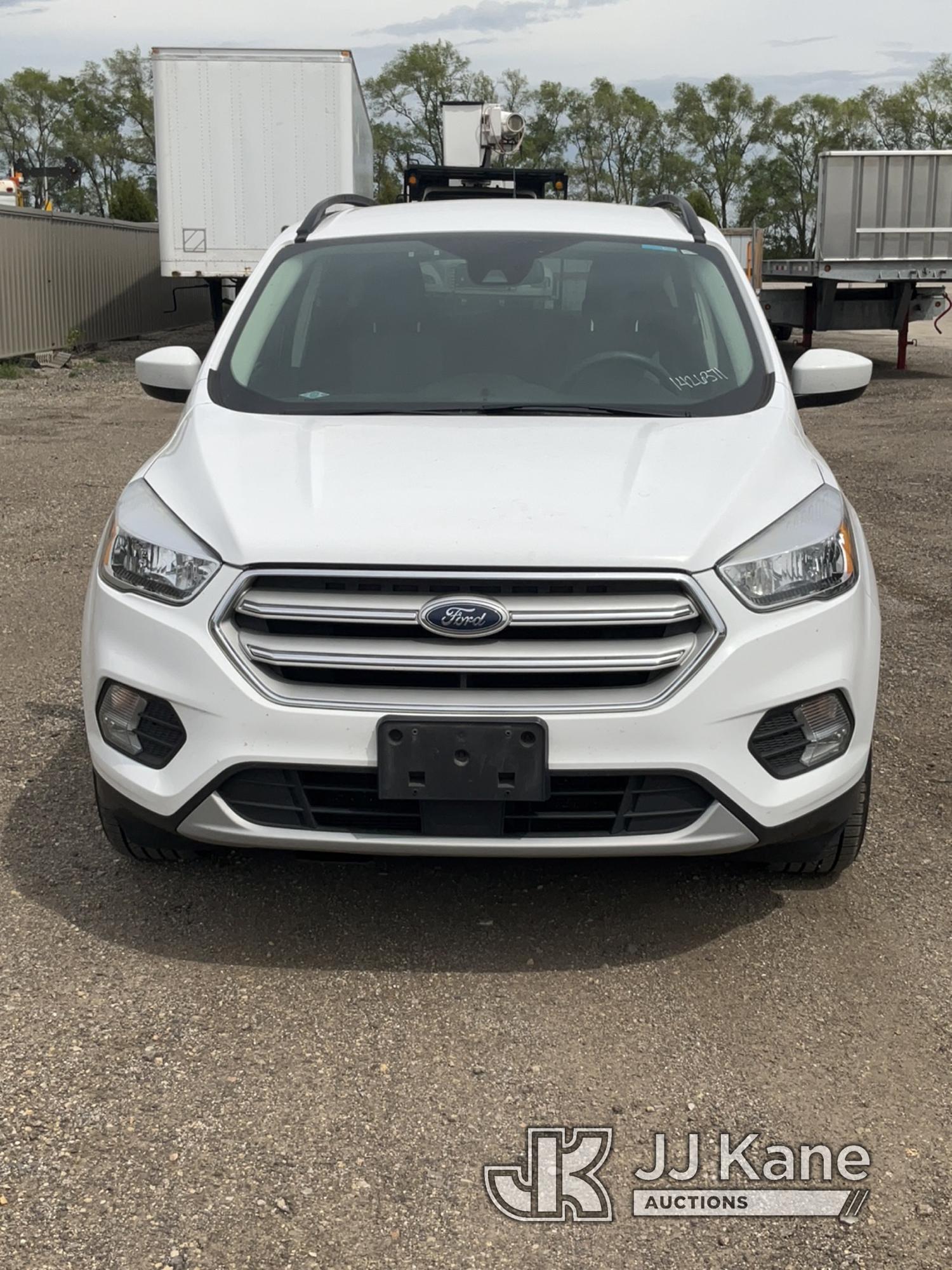 (South Beloit, IL) 2018 Ford Escape 4x4 4-Door Sport Utility Vehicle Runs & Moves) (Check Engine Lig