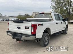 (Des Moines, IA) 2017 Ford F350 4x4 Crew-Cab Pickup Truck Runs & Moves)  (Check Engine Light