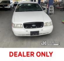 2005 Ford Crown Victoria Police Interceptor 4-Door Sedan Runs & Moves, Missing Rear Seats , Minor Pa