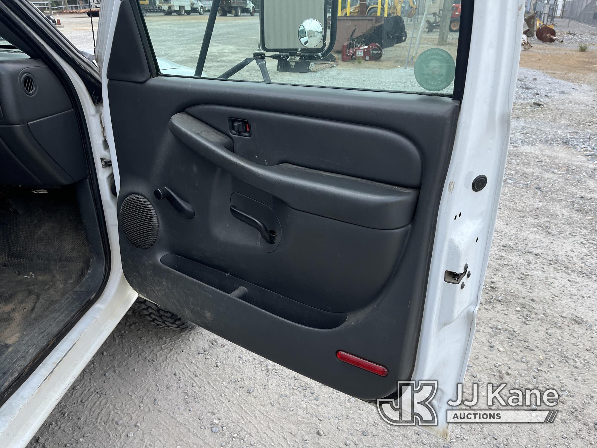 (Crewe, VA) 2006 GMC Sierra 3500 4x4 Service Truck Runs & Moves) (Check Engine Light On