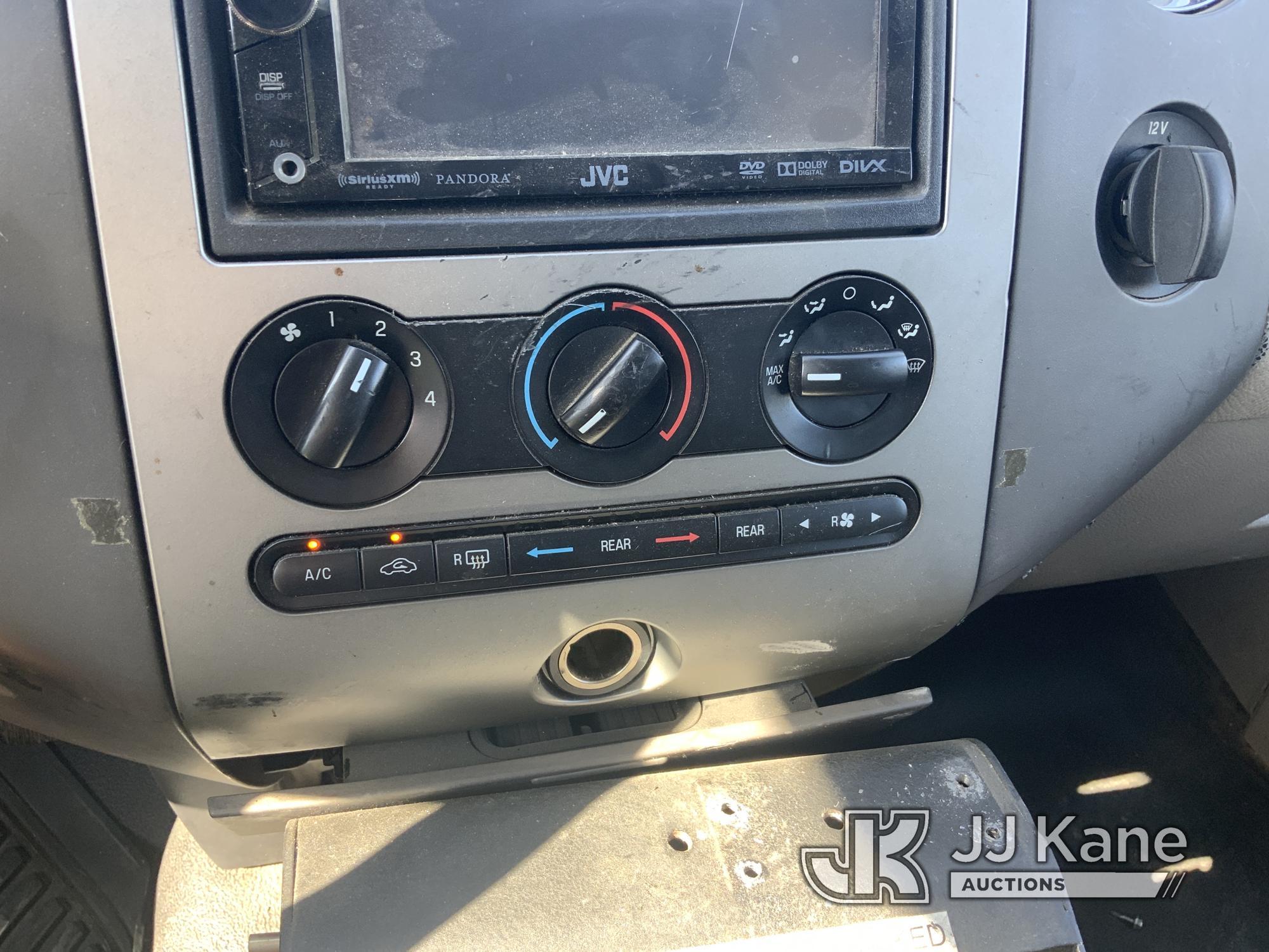 (Dixon, CA) 2010 Ford Expedition XLT 4x4 4-Door Sport Utility Vehicle Runs & Moves) (Tire Pressure S