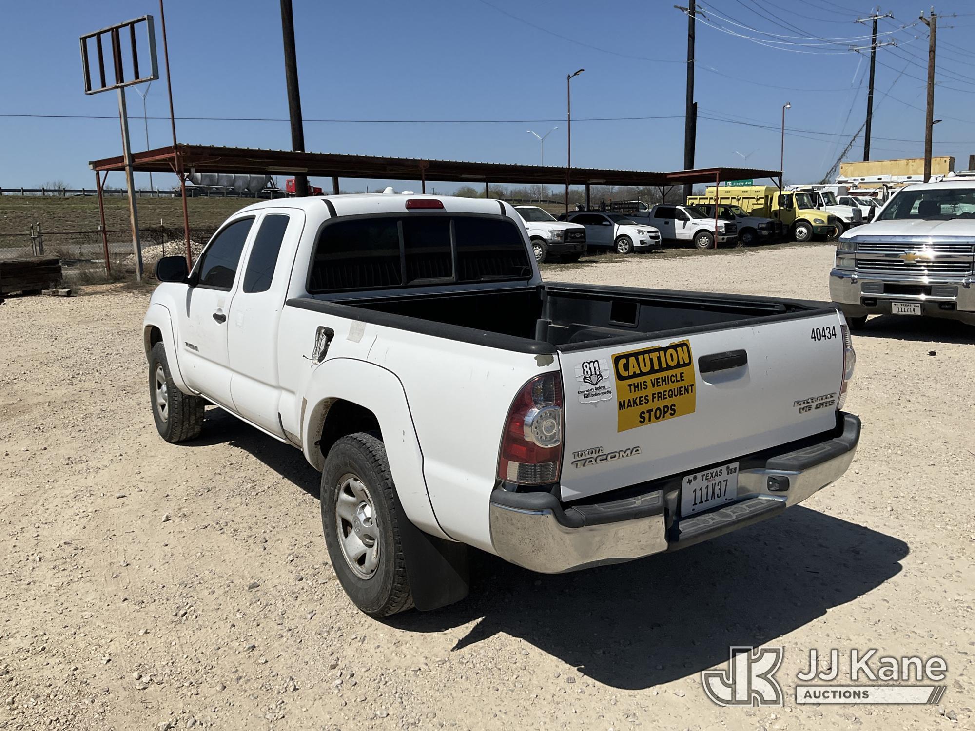 (San Antonio, TX) 2010 Toyota Tacoma Extended-Cab Pickup Truck Runs & Moves) (Maintenance Required L