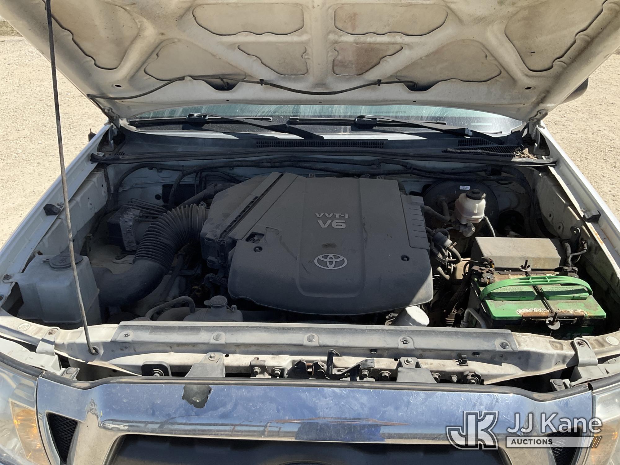 (San Antonio, TX) 2010 Toyota Tacoma Extended-Cab Pickup Truck Runs & Moves) (Maintenance Required L