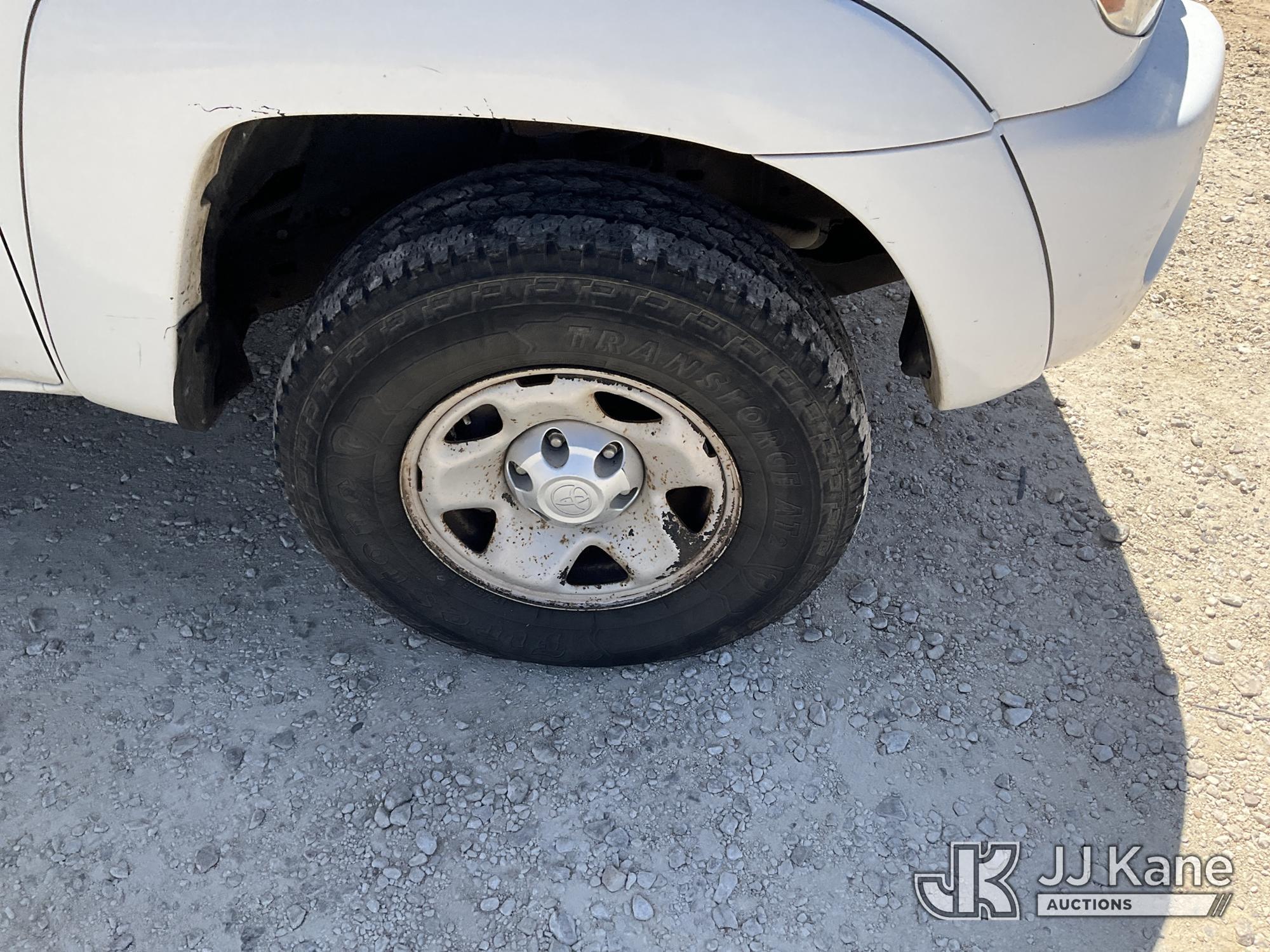 (San Antonio, TX) 2010 Toyota Tacoma Extended-Cab Pickup Truck Runs & Moves) (Maintenance Required L