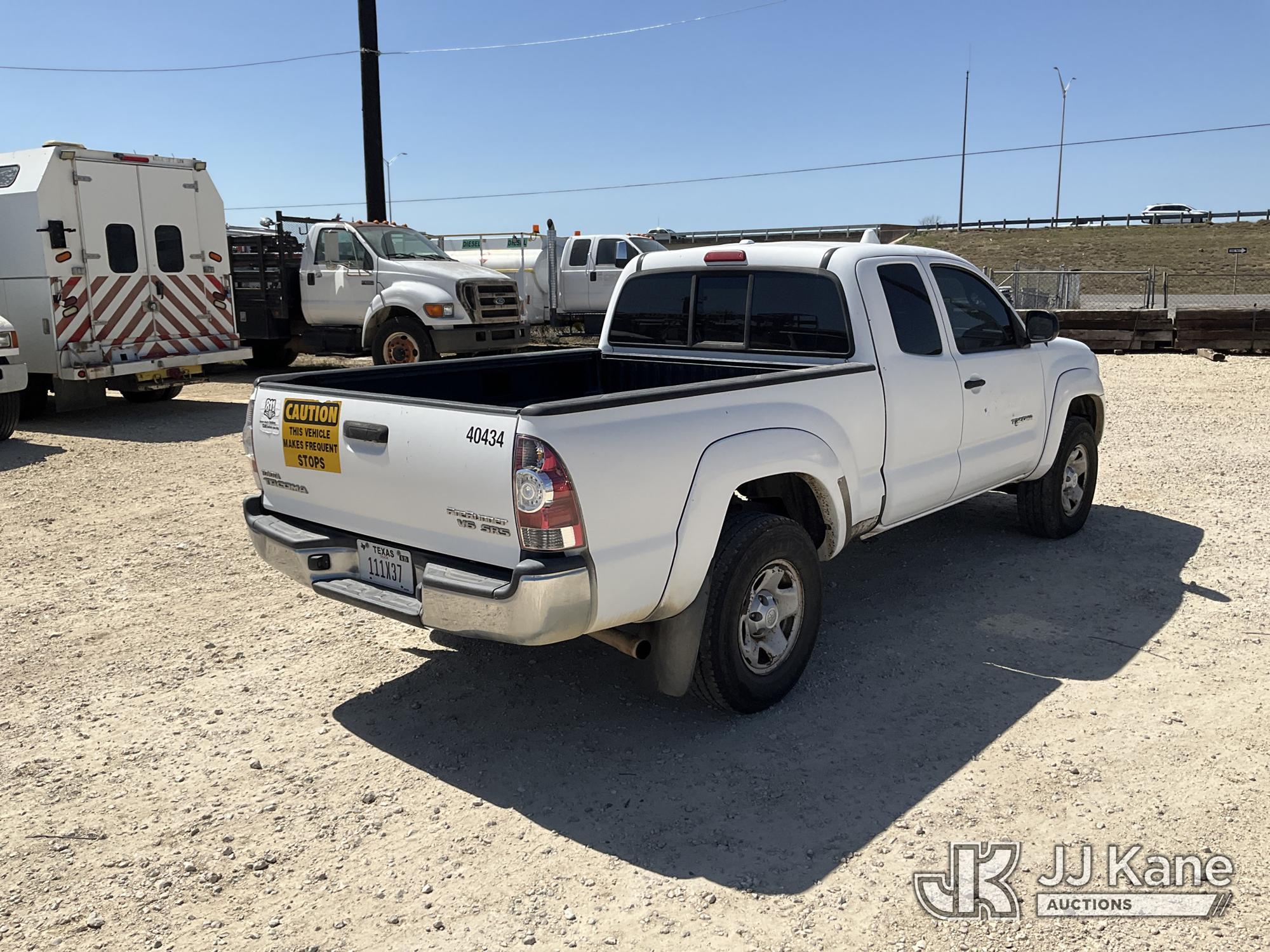 (San Antonio, TX) 2010 Toyota Tacoma Extended-Cab Pickup Truck Runs & Moves) (Maintenance Required L