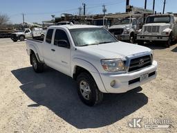 (San Antonio, TX) 2010 Toyota Tacoma Extended-Cab Pickup Truck Runs & Moves) (Maintenance Required L