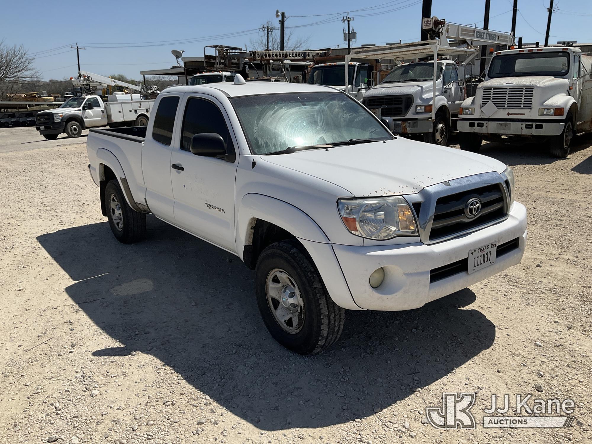 (San Antonio, TX) 2010 Toyota Tacoma Extended-Cab Pickup Truck Runs & Moves) (Maintenance Required L