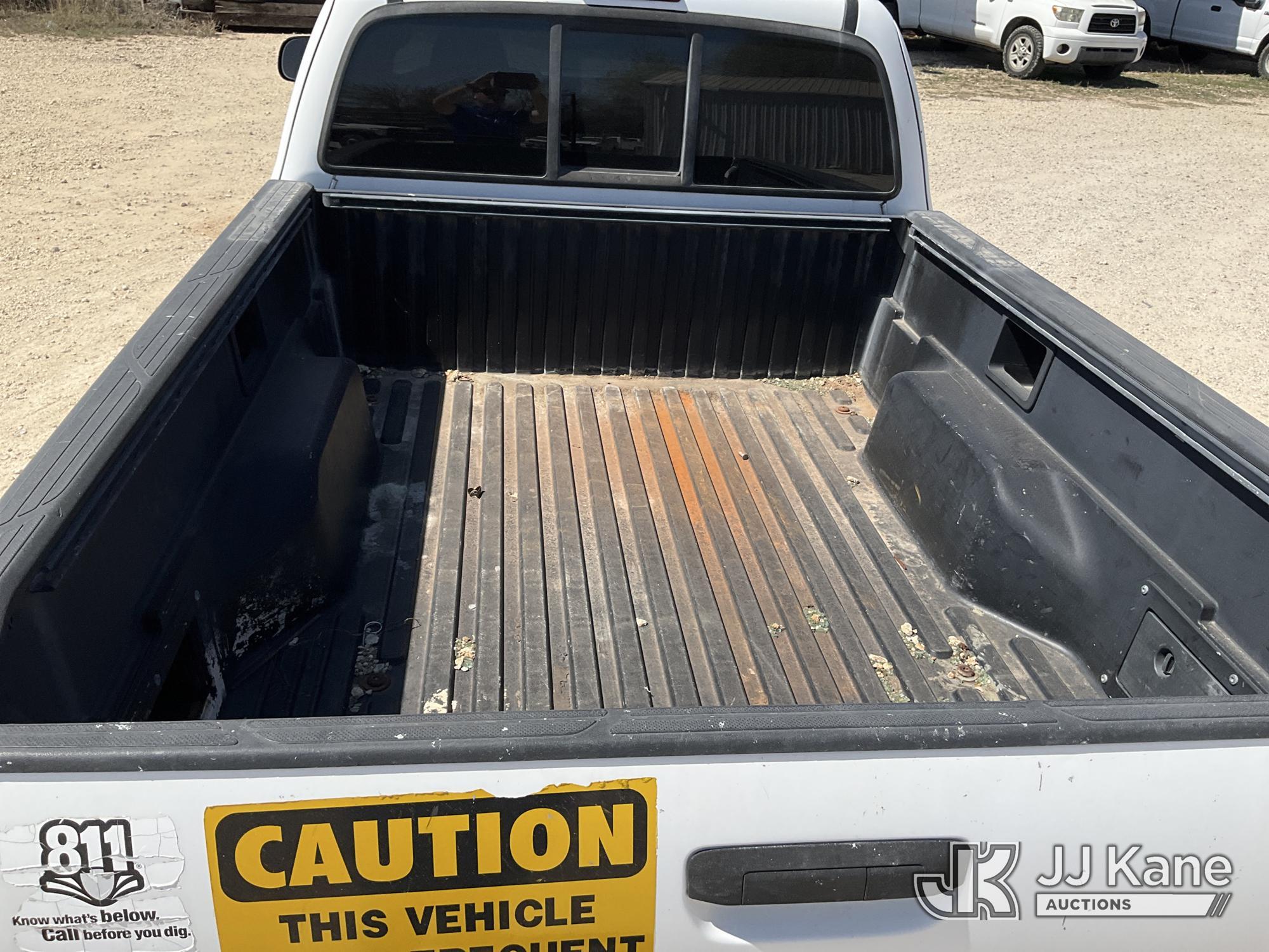 (San Antonio, TX) 2010 Toyota Tacoma Extended-Cab Pickup Truck Runs & Moves) (Maintenance Required L