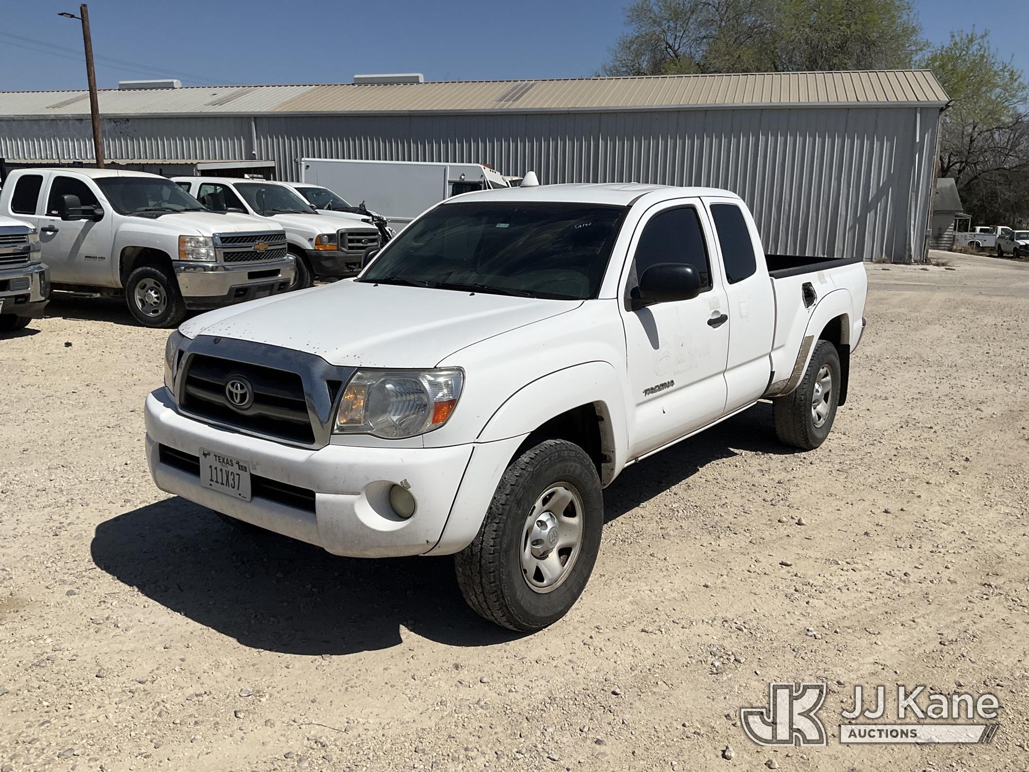 (San Antonio, TX) 2010 Toyota Tacoma Extended-Cab Pickup Truck Runs & Moves) (Maintenance Required L