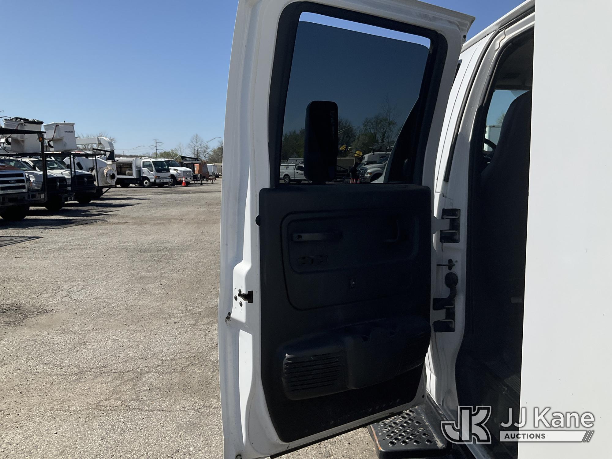 (Plymouth Meeting, PA) 2008 GMC C5500 Crew-Cab Flatbed/Dump Truck Runs Moves & Dump Operates, Body &