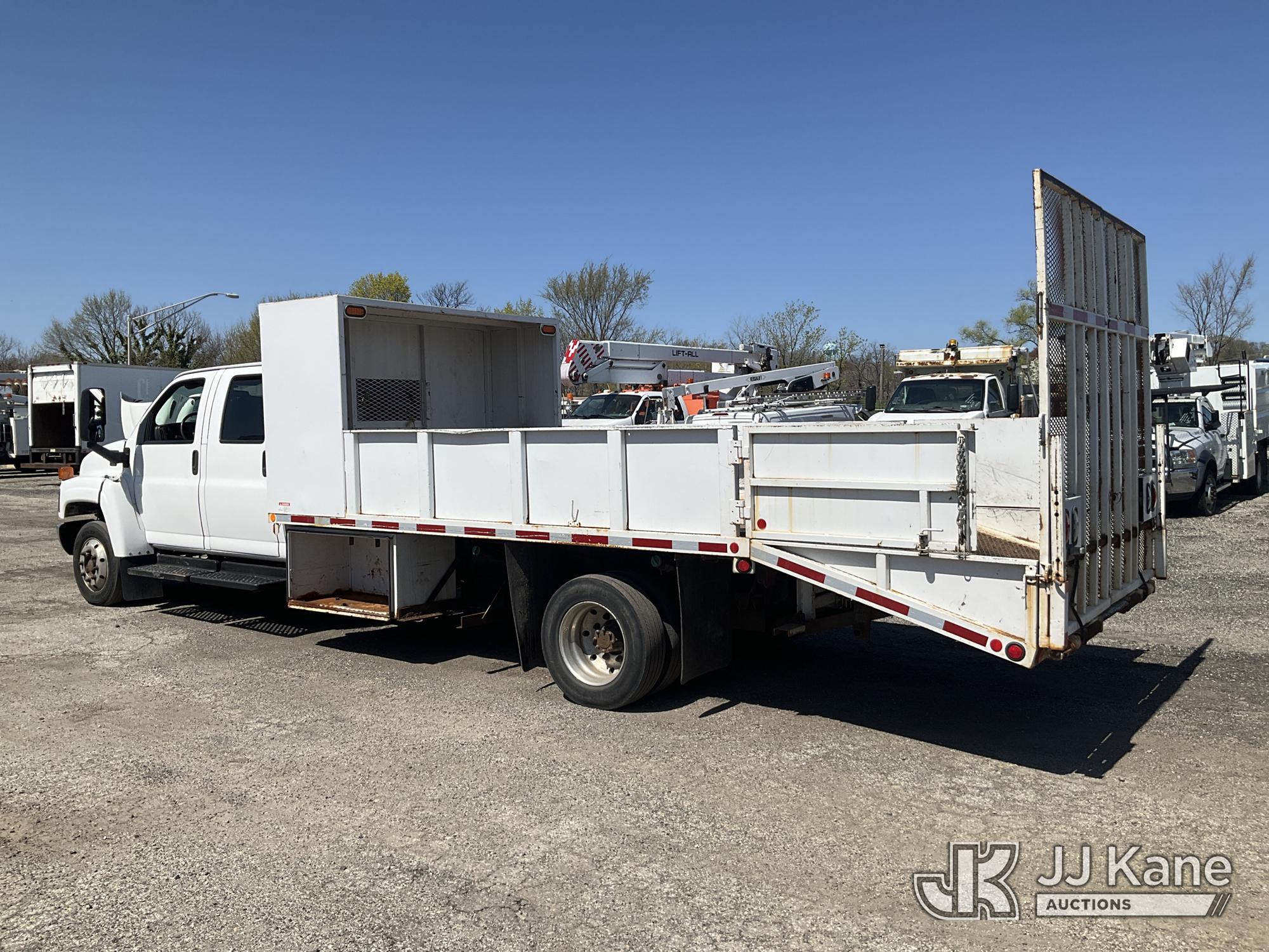 (Plymouth Meeting, PA) 2008 GMC C5500 Crew-Cab Flatbed/Dump Truck Runs Moves & Dump Operates, Body &