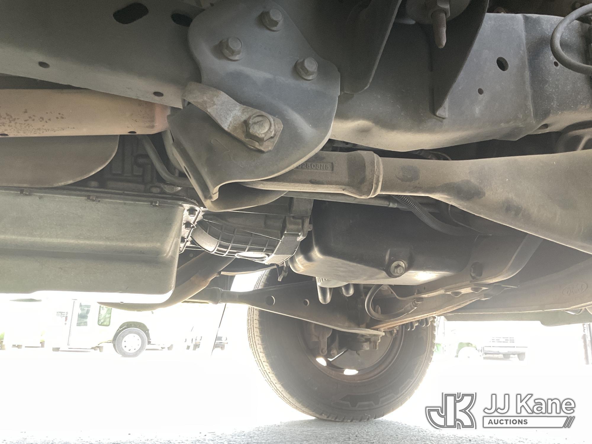 (Jurupa Valley, CA) 2009 Ford Econoline E450 Passenger Bus Runs & Moves) (Air Bag Light On