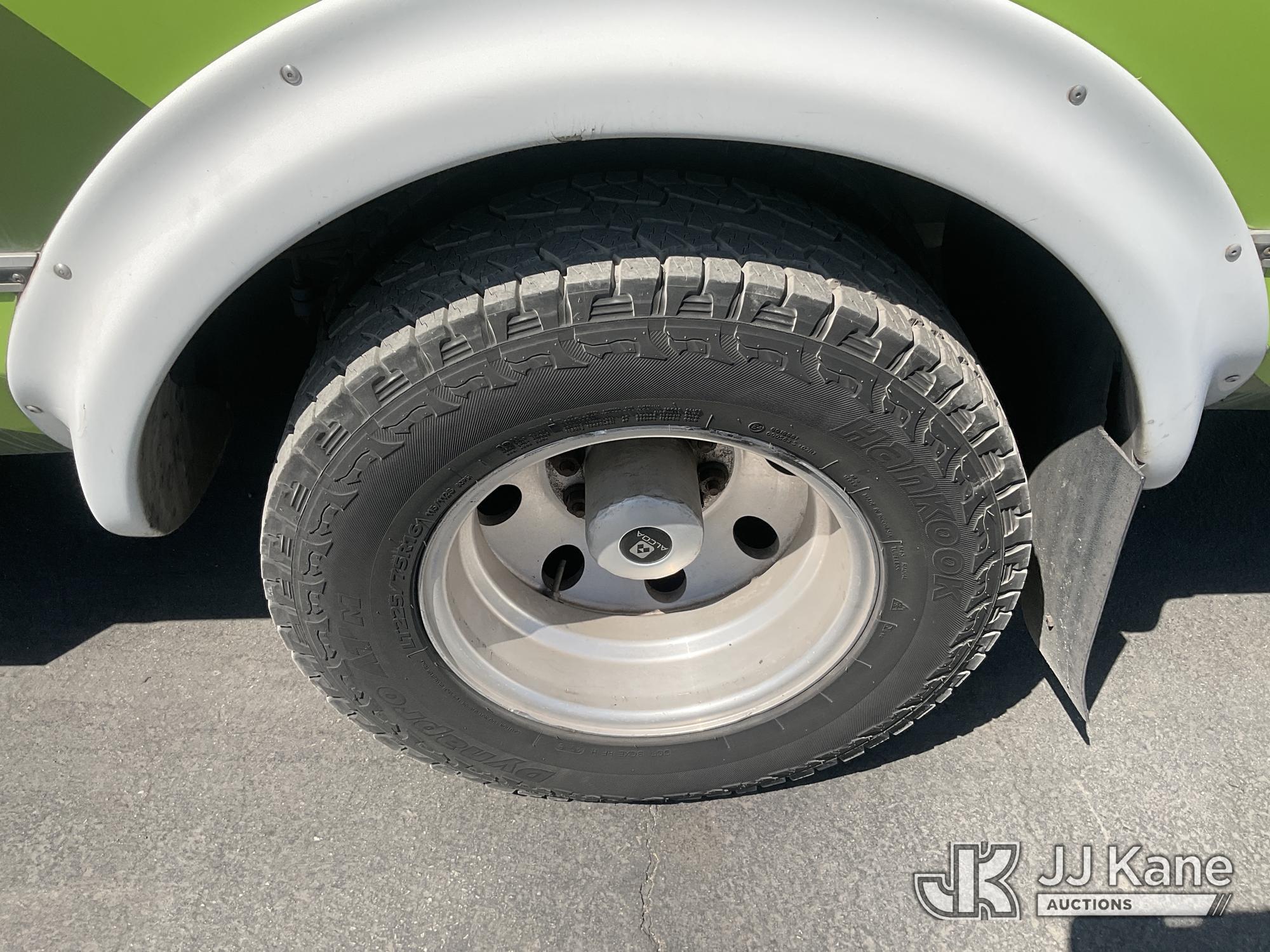 (Jurupa Valley, CA) 2009 Ford Econoline E450 Passenger Bus Runs & Moves) (Air Bag Light On