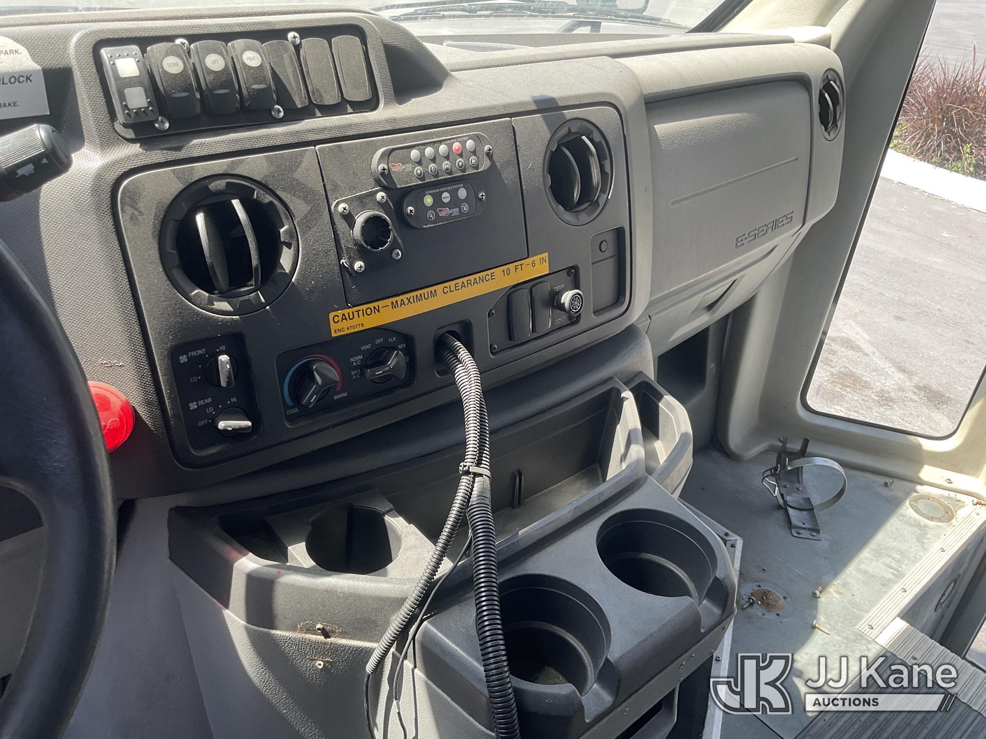 (Jurupa Valley, CA) 2009 Ford E-450 Passenger Bus Runs & Moves