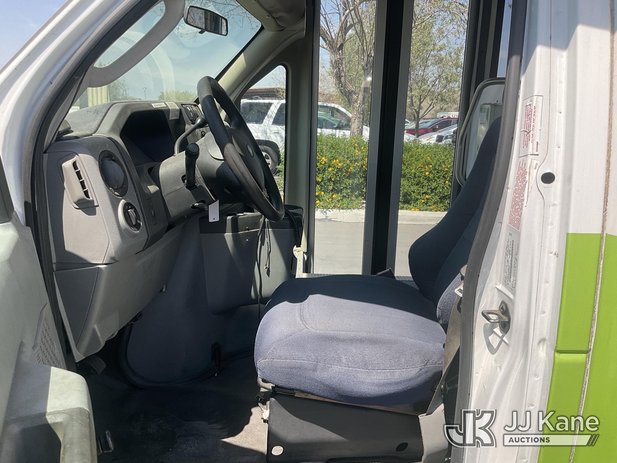(Jurupa Valley, CA) 2009 Ford E-450 Passenger Bus Runs & Moves