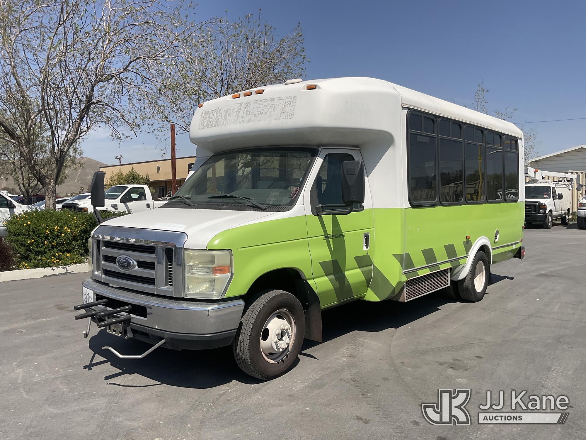 (Jurupa Valley, CA) 2009 Ford E-450 Passenger Bus Runs & Moves