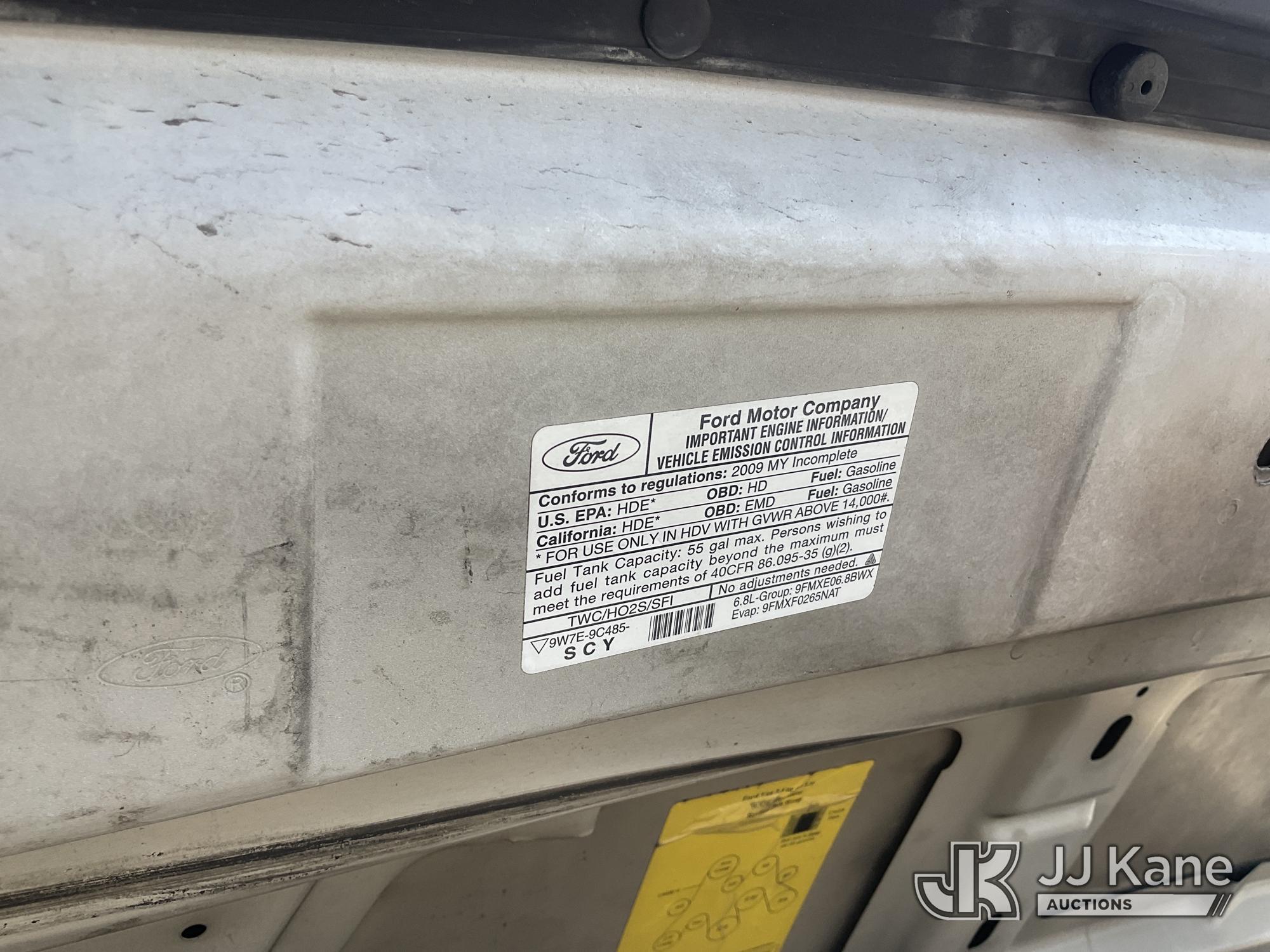 (Jurupa Valley, CA) 2009 Ford E-450 Passenger Bus Runs & Moves
